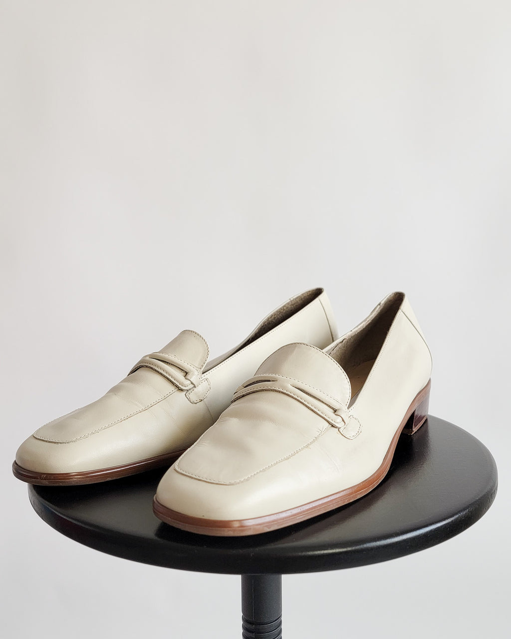 90s Etienne Aigner Cream Leather Loafers Sz 9.5