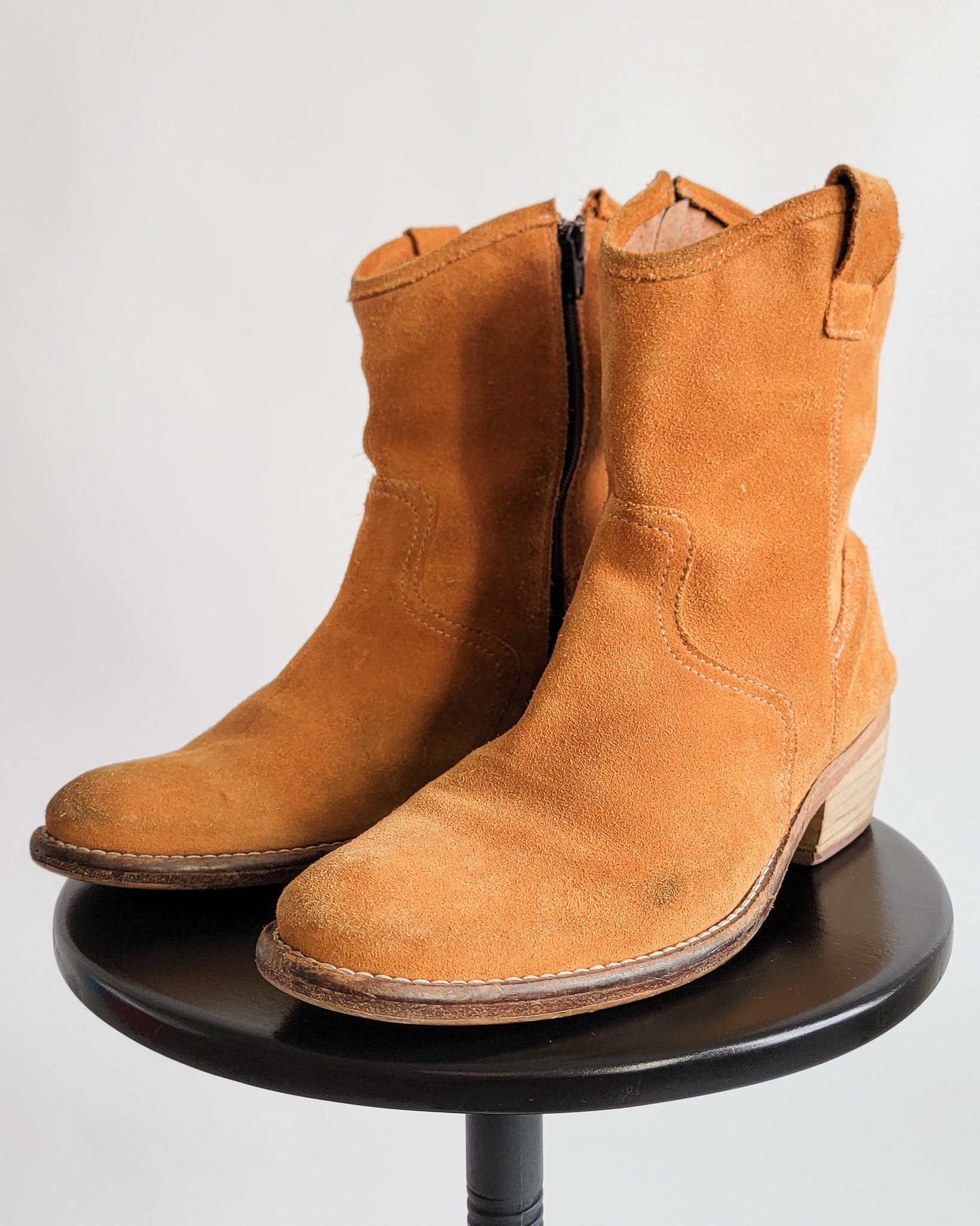 00s Genuine Suede Low Ankle Boots Sz 8.5