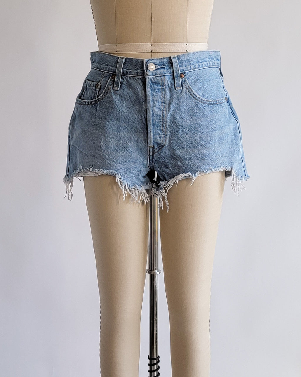 Modern Levi's 501 Denim Cut Off Shorts 29.5"W