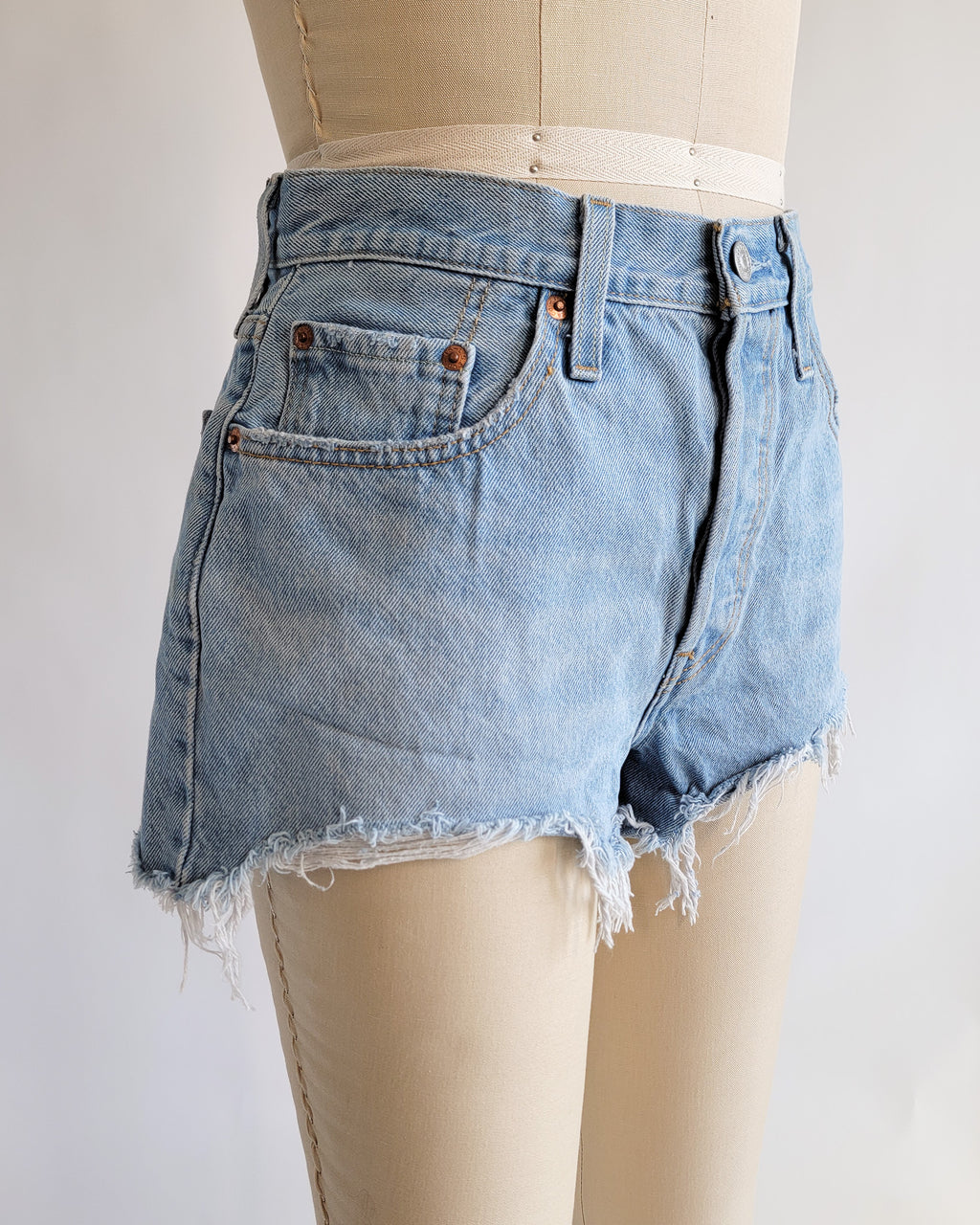 Modern Levi's 501 Denim Cut Off Shorts 29.5"W