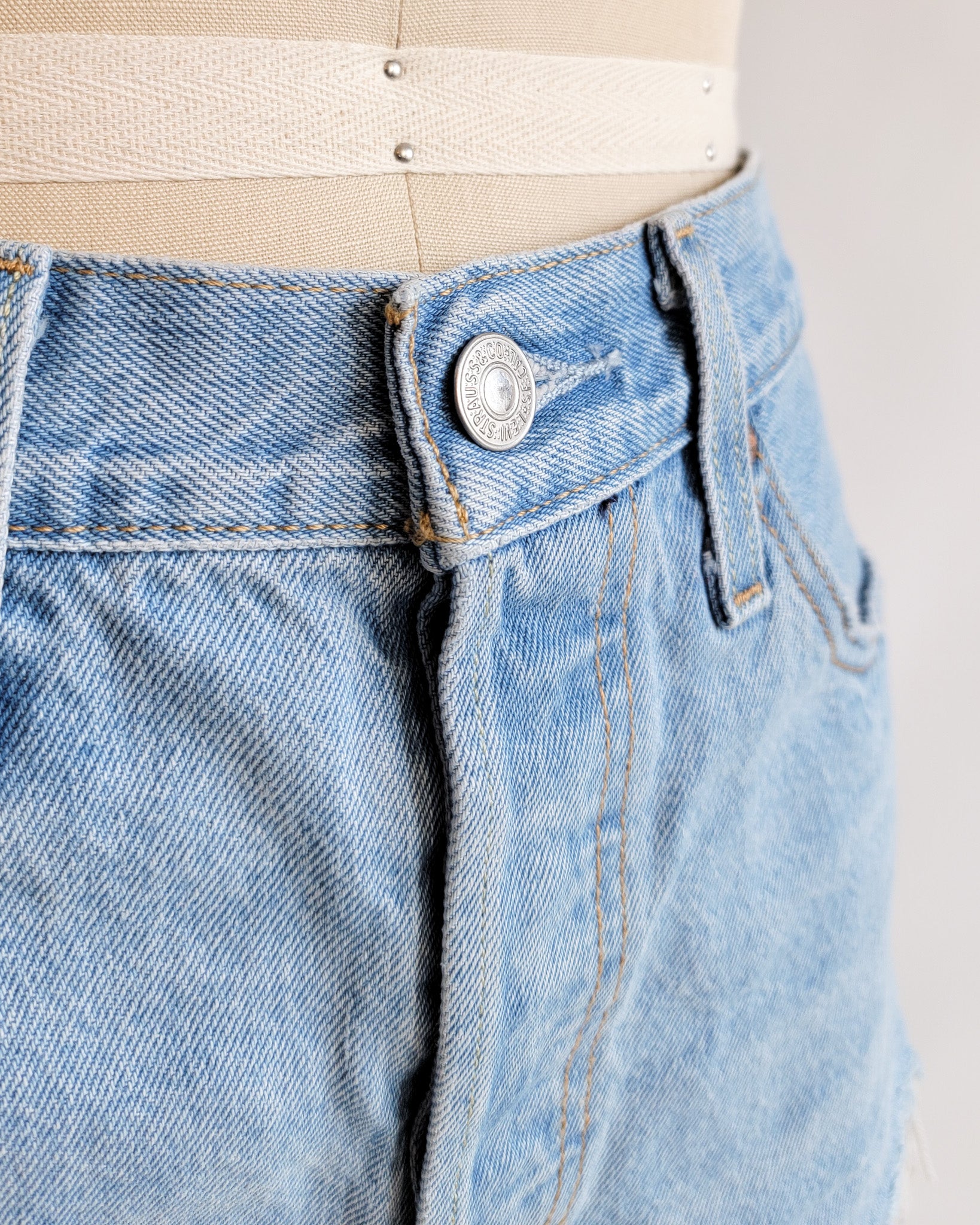 Modern Levi's 501 Denim Cut Off Shorts 29.5"W