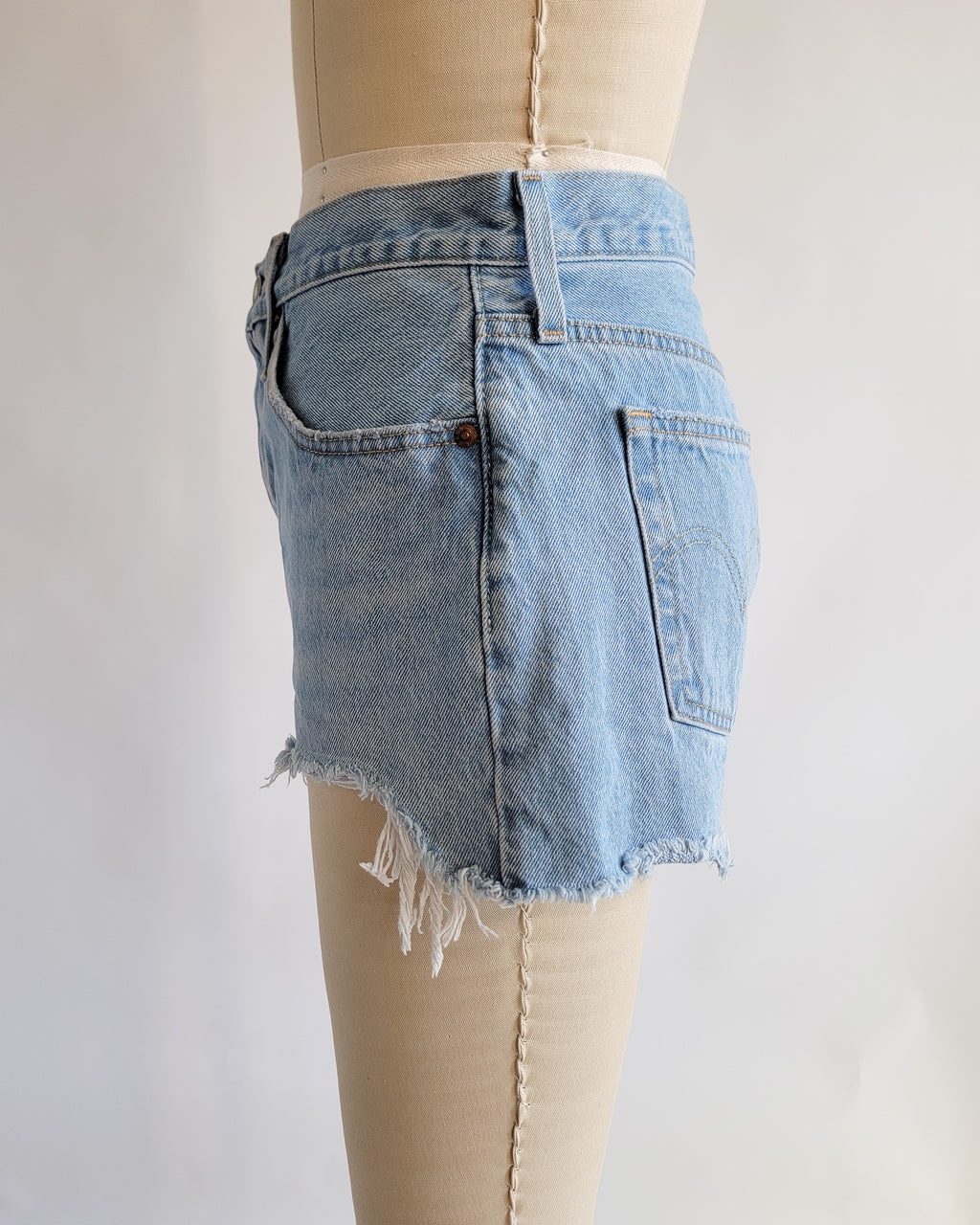 Modern Levi's 501 Denim Cut Off Shorts 29.5"W