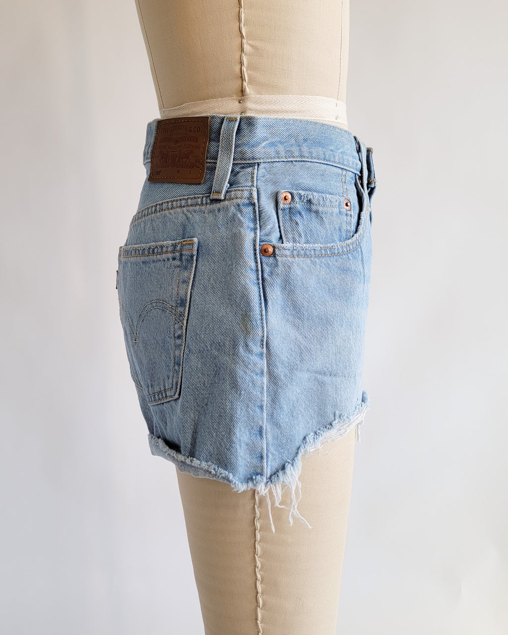 Modern Levi's 501 Denim Cut Off Shorts 29.5"W