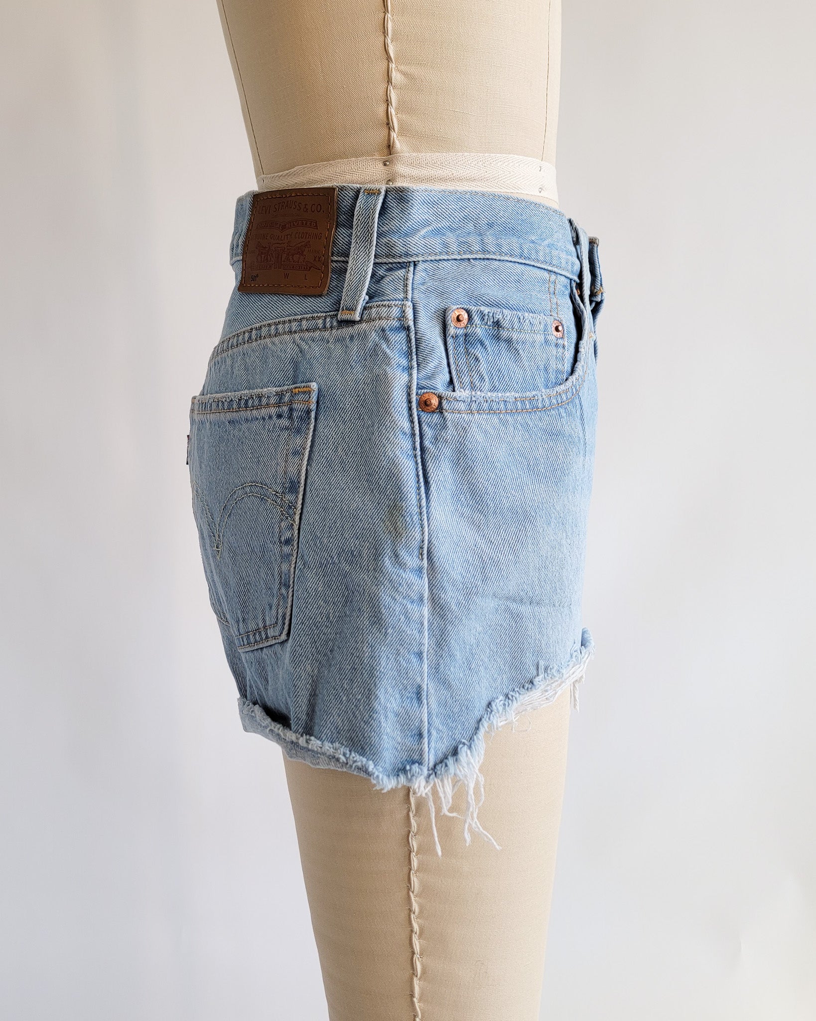 Modern Levi's 501 Denim Cut Off Shorts 29.5"W