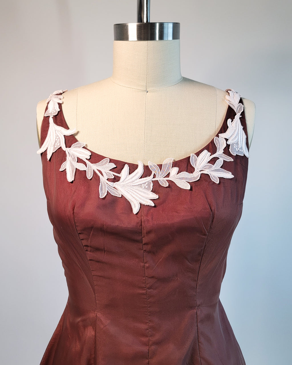 50s Brown Floral Appliqué Scoop Neck Cocktail Dress