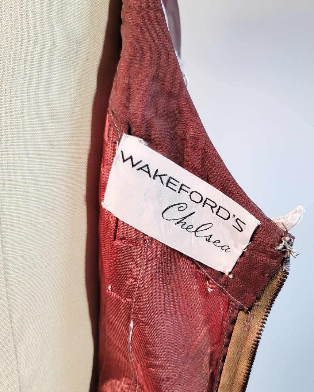 50s Brown Floral Appliqué Scoop Neck Cocktail Dress