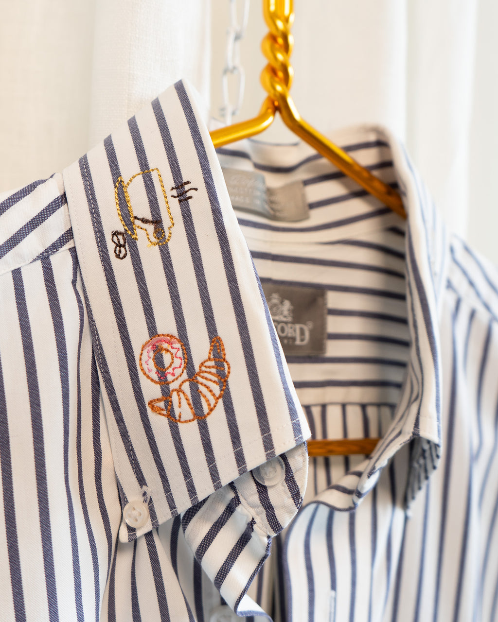 90s "Coffee Club" Embroidered Collar Blue White Striped Button Down Shirt