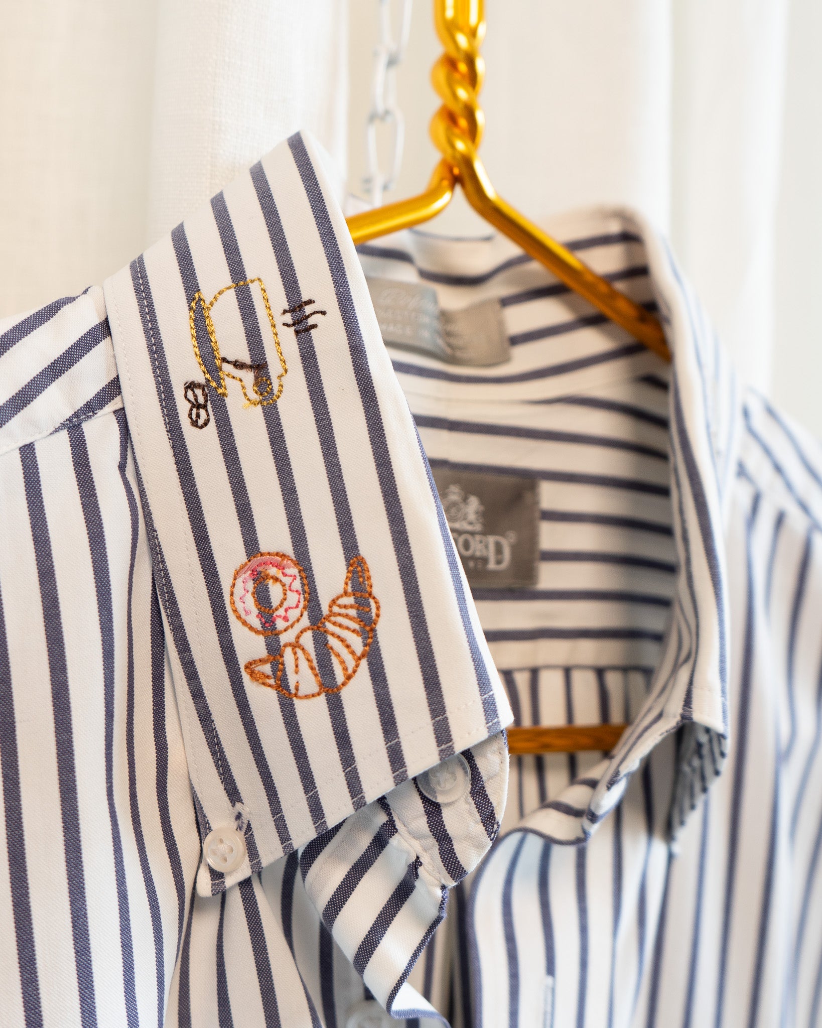 90s "Coffee Club" Embroidered Collar Blue White Striped Button Down Shirt