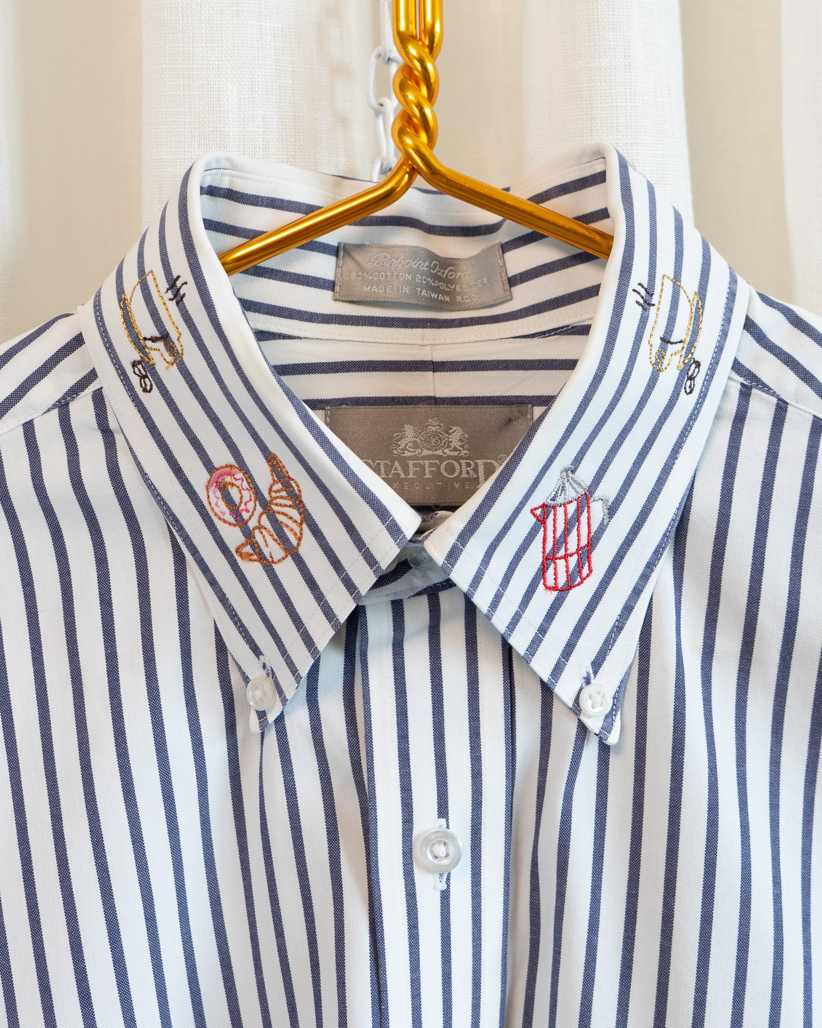 90s "Coffee Club" Embroidered Collar Blue White Striped Button Down Shirt