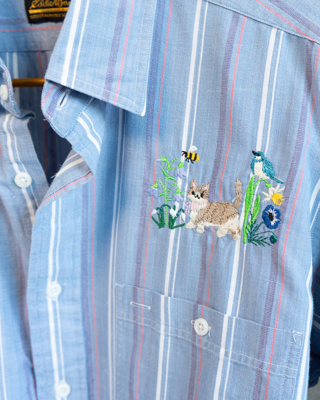 90s "Frolicking Cat in Garden" Eddie Bauer Embroidered Striped Blue Shirt