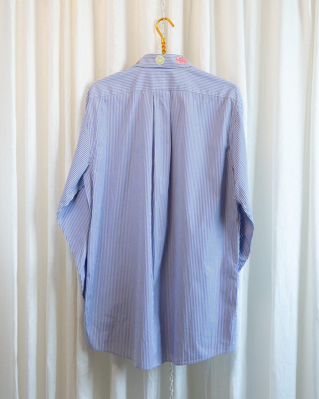 00s "Art Scene" Embroidered Jos A Bank Light Blue Stripes Button Down Shirt