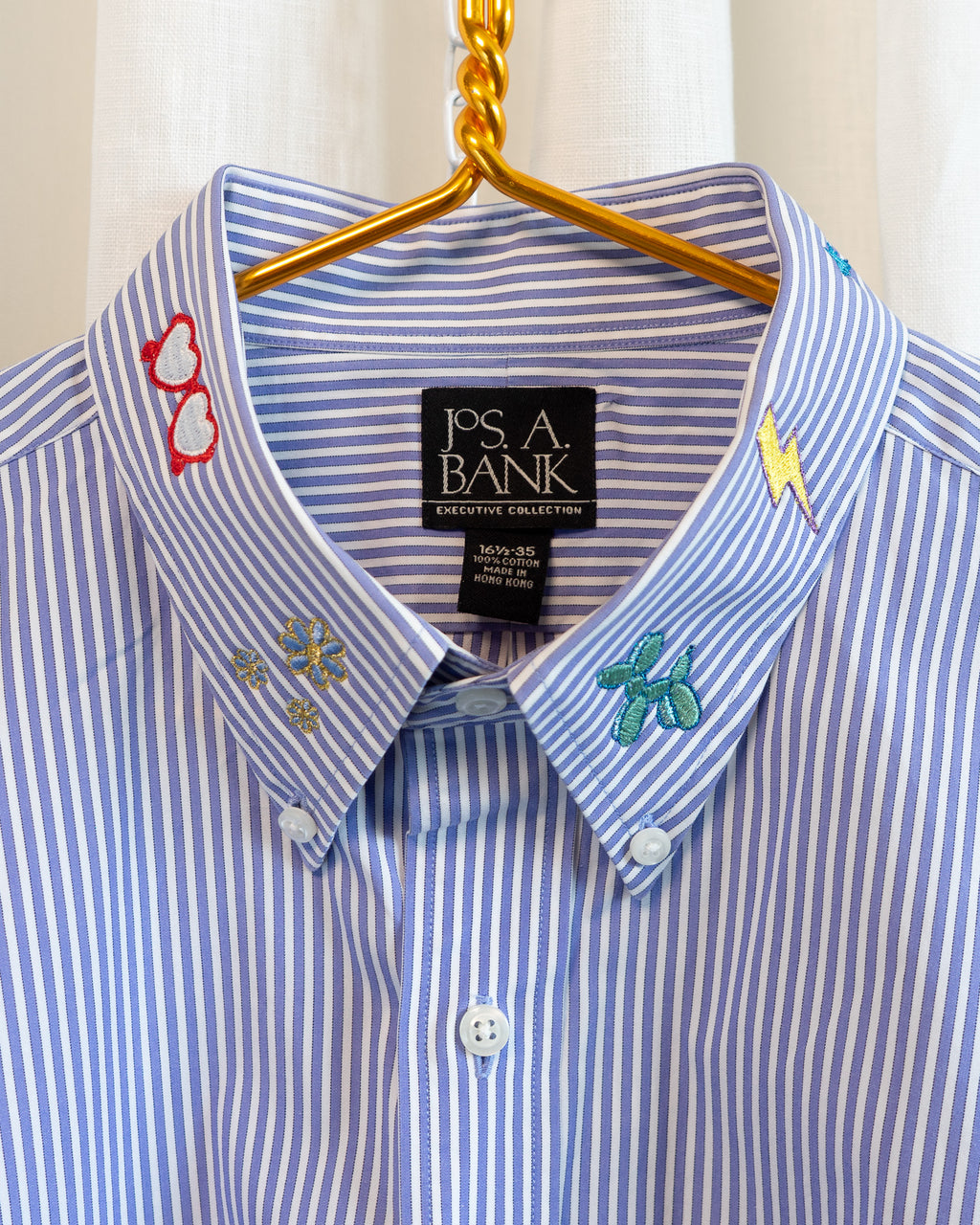 00s "Art Scene" Embroidered Jos A Bank Light Blue Stripes Button Down Salama Vintage 00s "Art Scene" Embroidered Jos A Bank Light Blue Stripes Button Down Salama Vintage