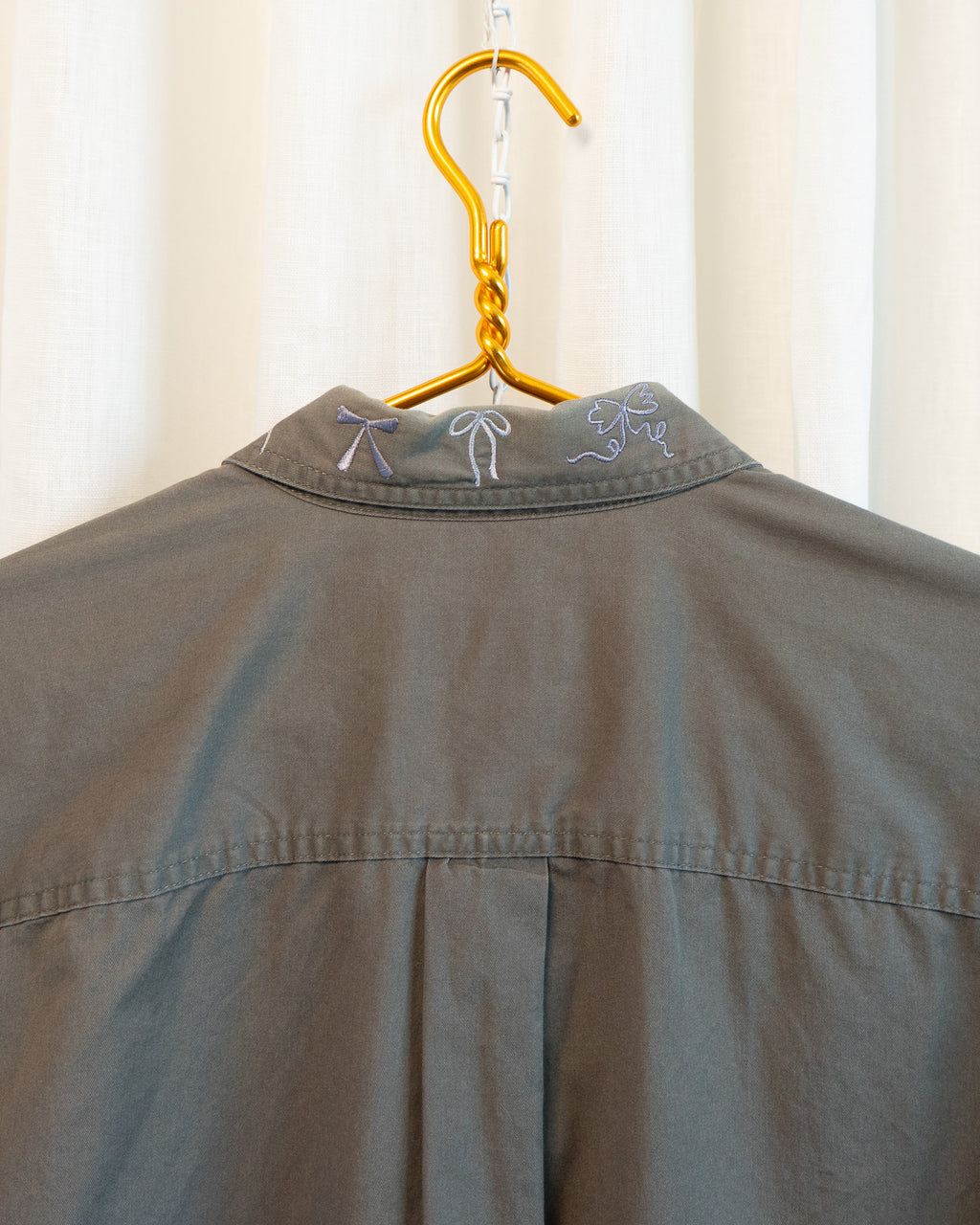 Modern "Bows" Embroidered Eddie Bauer Olive Button Down Shirt