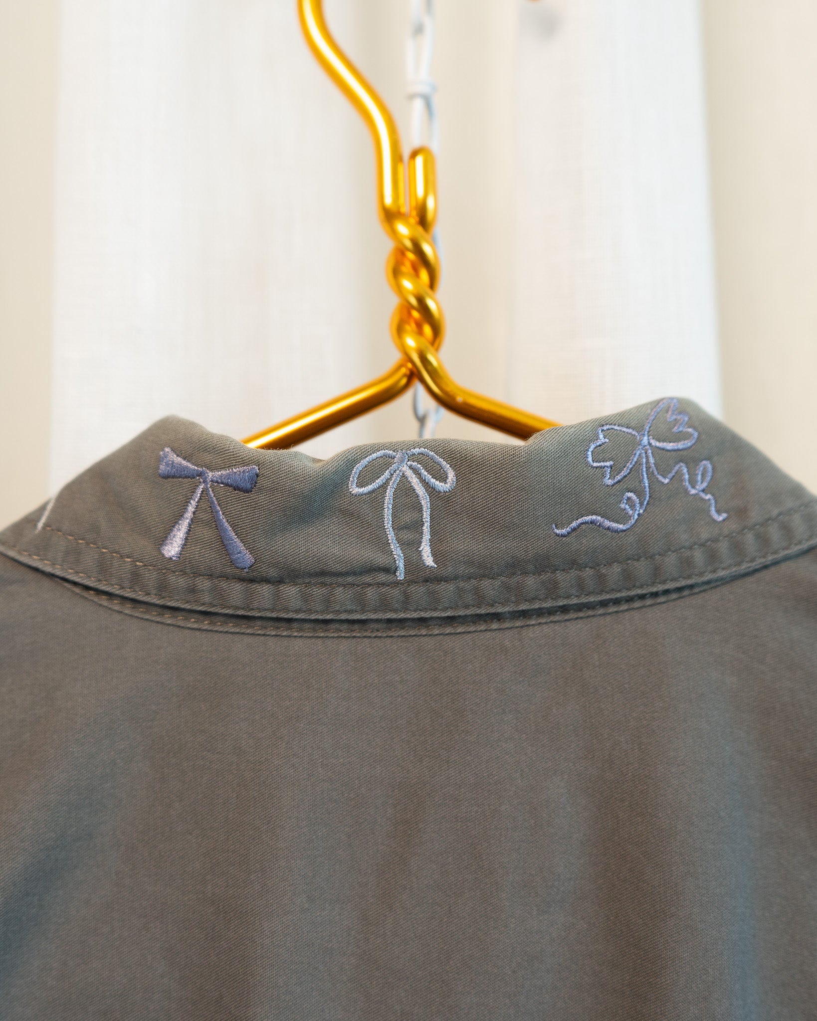 Modern "Bows" Embroidered Eddie Bauer Olive Button Down Shirt