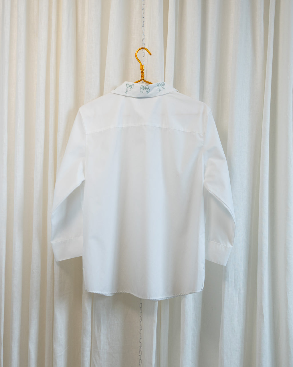 00s "Lined Bows" Embroidered Crisp White 3/4 Sleeve Shirt