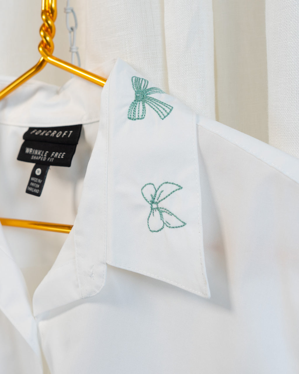 00s "Lined Bows" Embroidered Crisp White 3/4 Sleeve Shirt