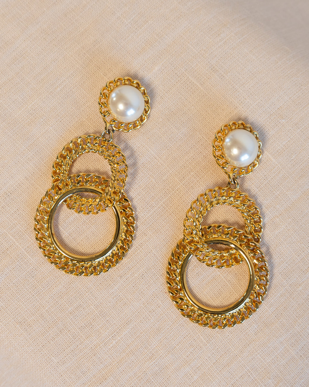 80s Carolee Pearl Brass Interlocking Chain Drop Clip-on Earrings