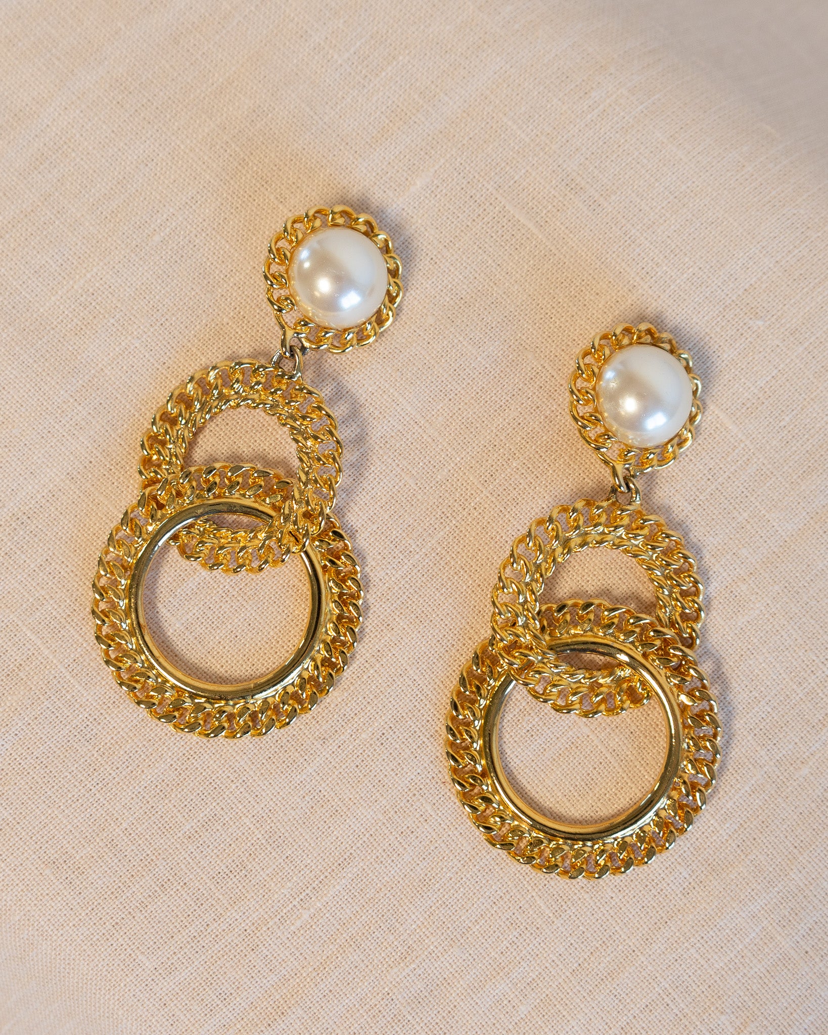 80s Carolee Pearl Brass Interlocking Chain Drop Clip-on Earrings