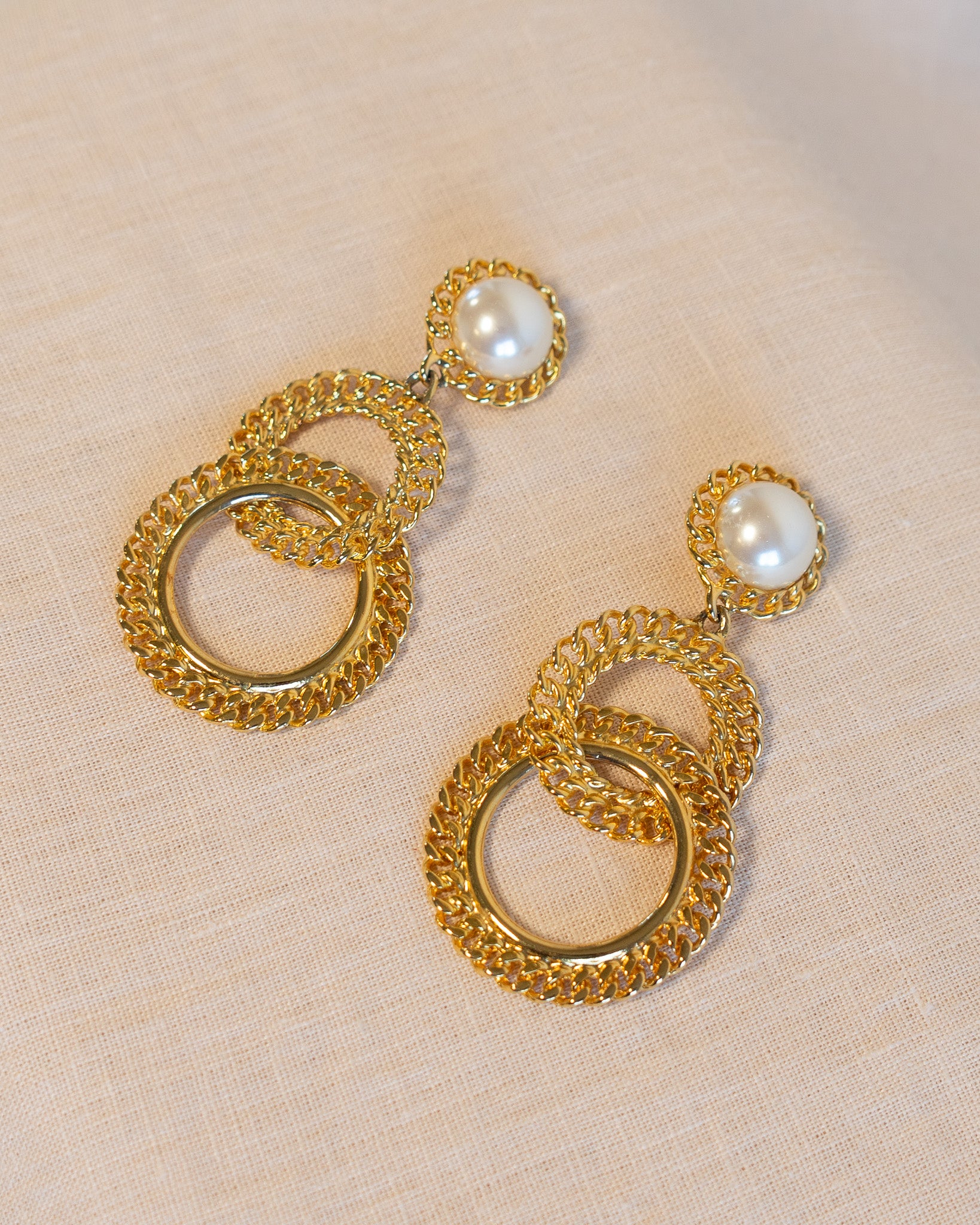 80s Carolee Pearl Brass Interlocking Chain Drop Clip-on Earrings