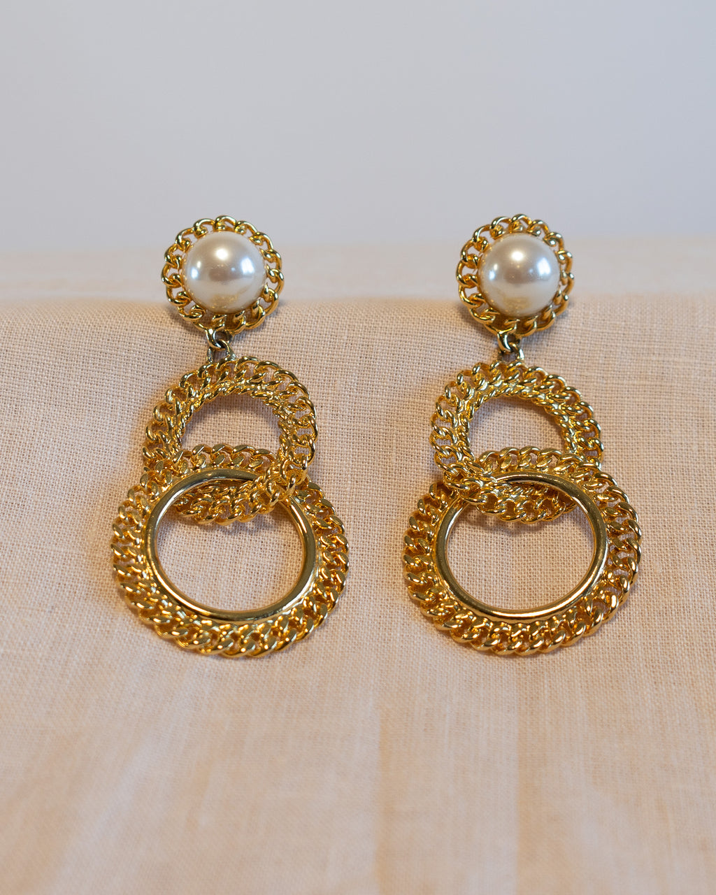 80s Carolee Pearl Brass Interlocking Chain Drop Clip-on Earrings