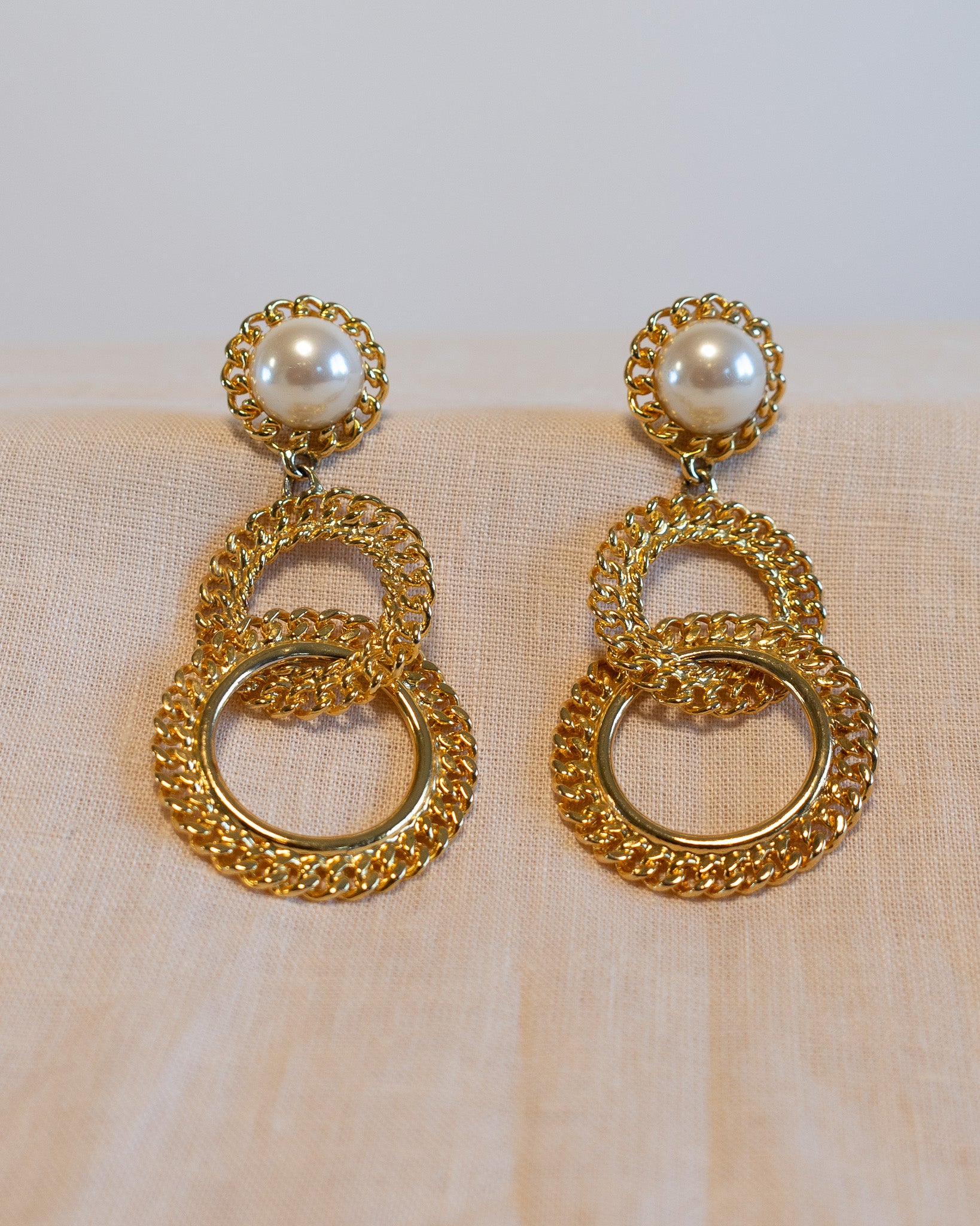 80s Carolee Pearl Brass Interlocking Chain Drop Clip-on Earrings