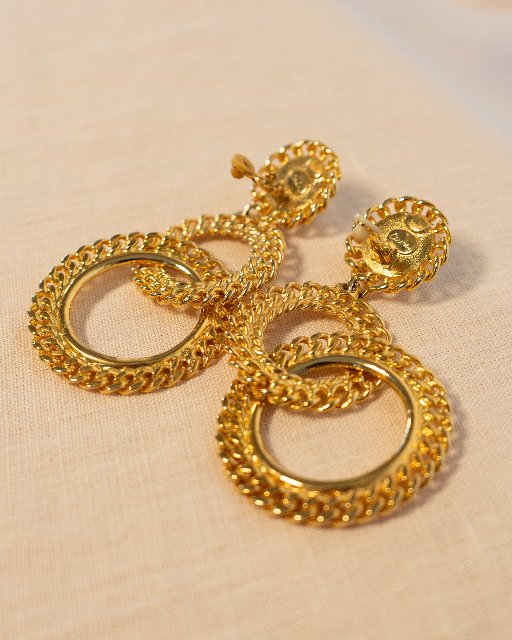 80s Carolee Pearl Brass Interlocking Chain Drop Clip-on Earrings