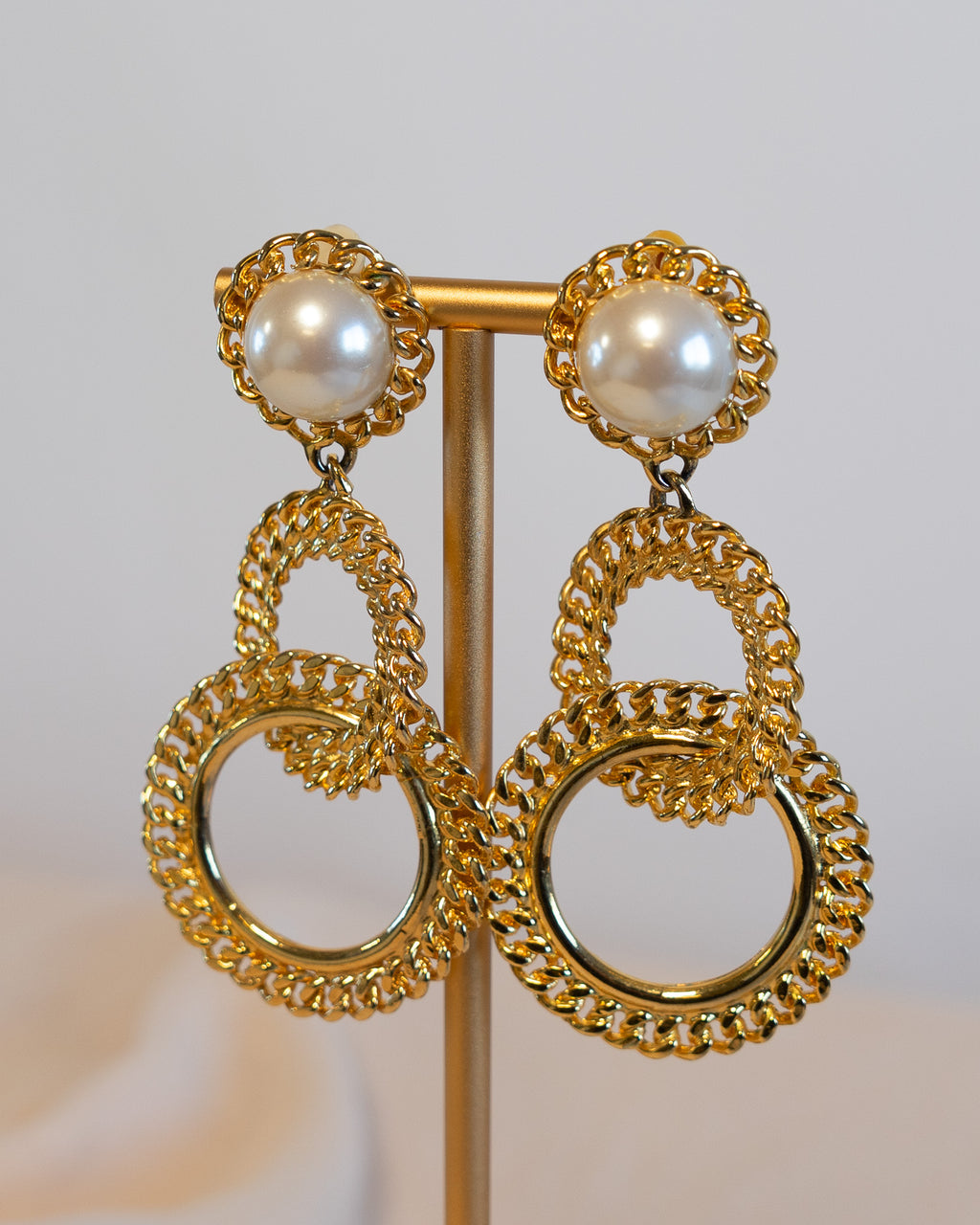 80s Carolee Pearl Brass Interlocking Chain Drop Clip-on Earrings