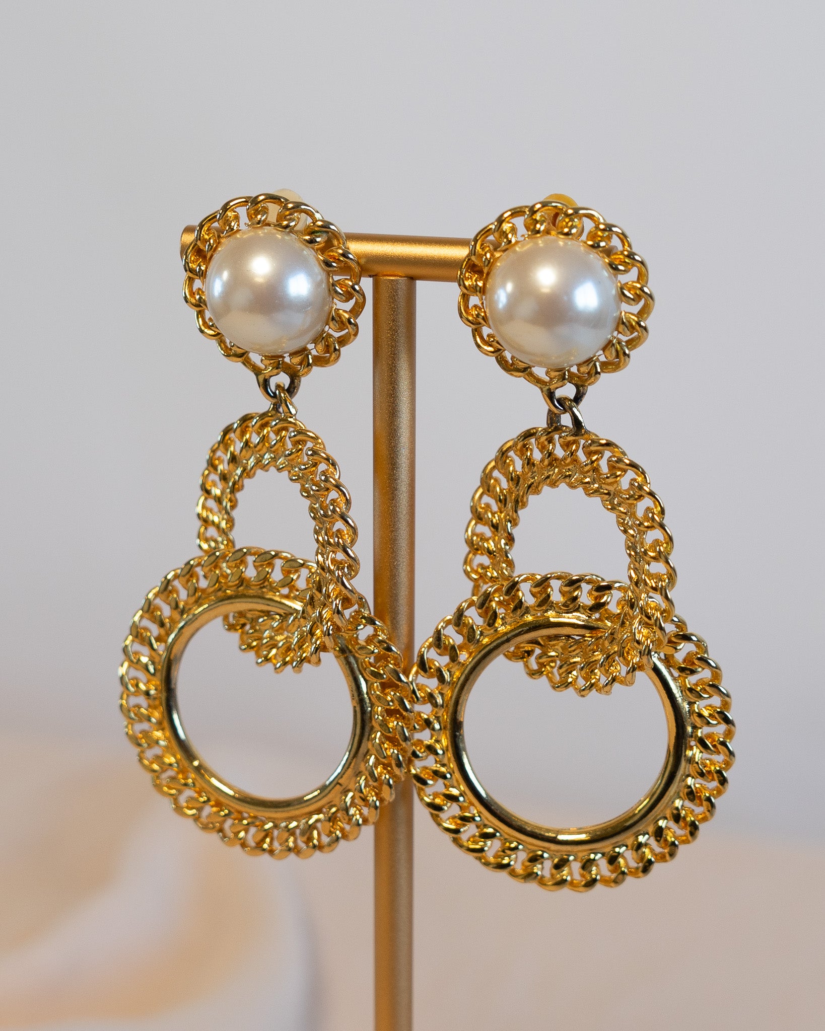 80s Carolee Pearl Brass Interlocking Chain Drop Clip-on Earrings