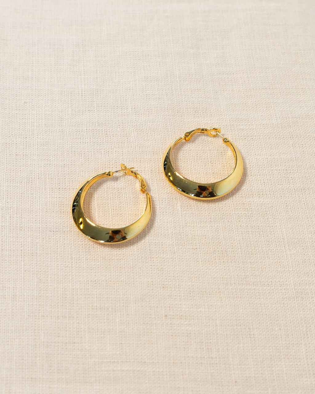 90s Bright Gold Closed Loop Hoop Earrings
