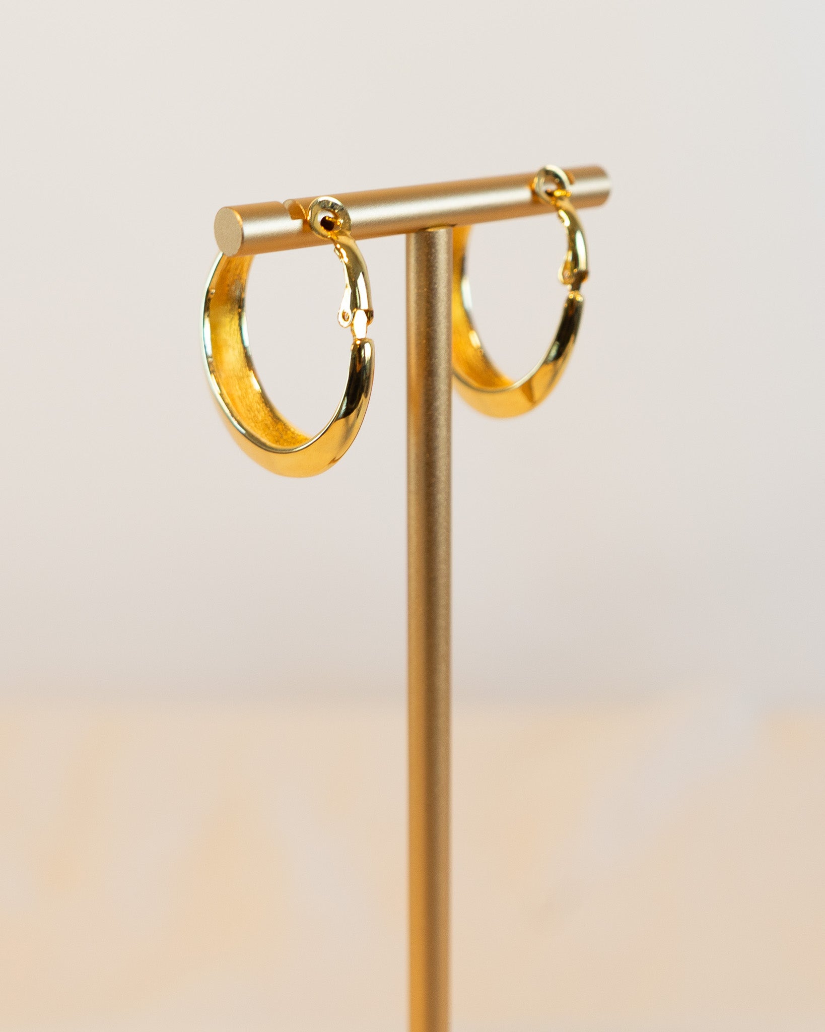90s Bright Gold Closed Loop Hoop Earrings