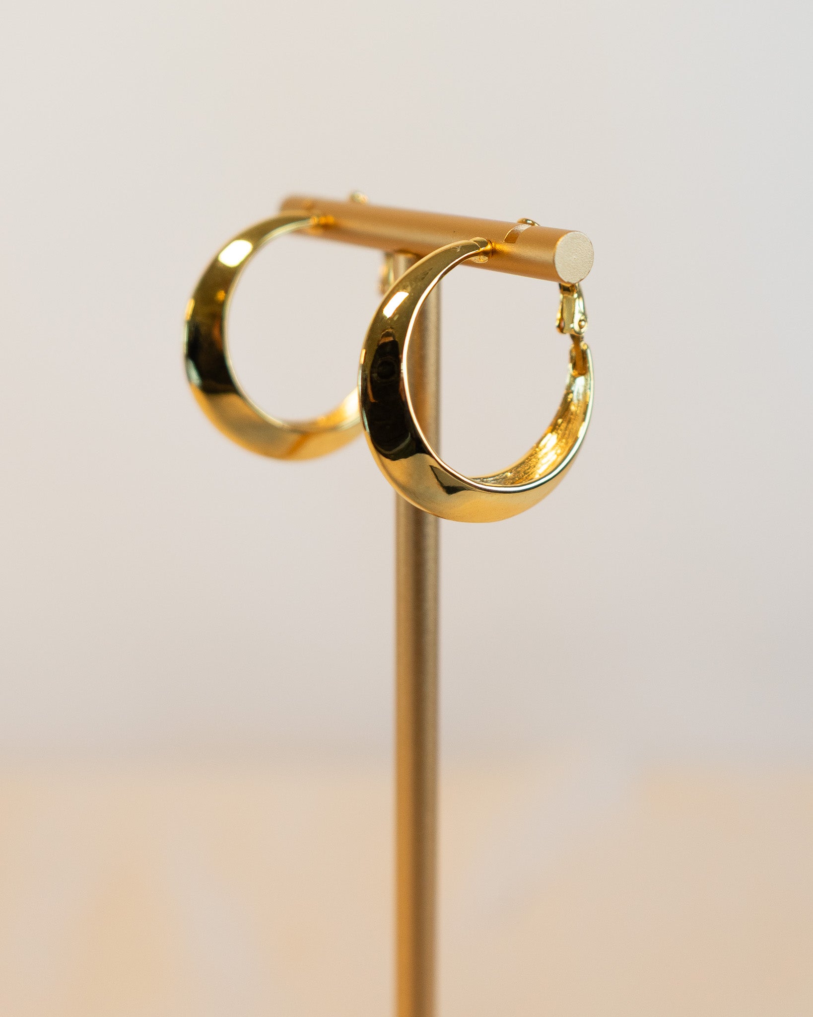 90s Bright Gold Closed Loop Hoop Earrings