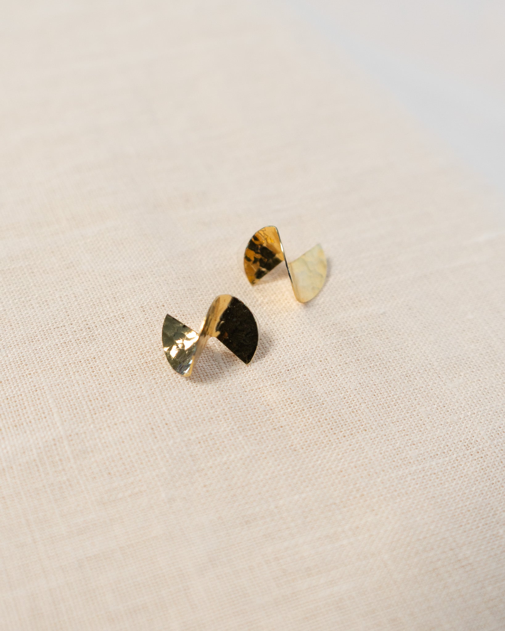 90s Hammered Gold Plated Small Twist Earrings