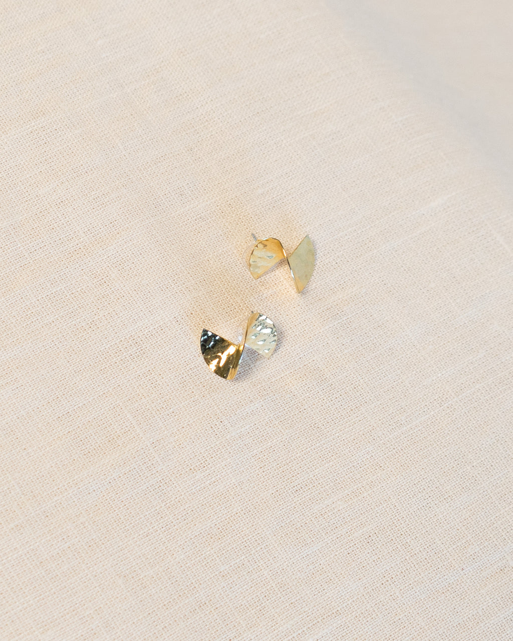 90s Hammered Gold Plated Small Twist Earrings