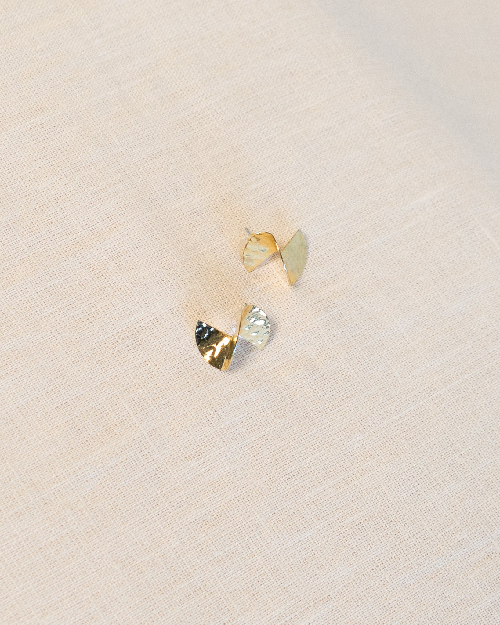 90s Hammered Gold Plated Small Twist Earrings