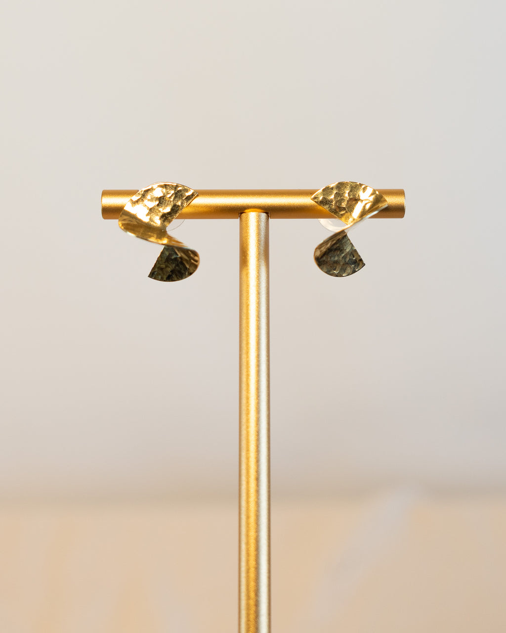 90s Hammered Gold Plated Small Twist Earrings