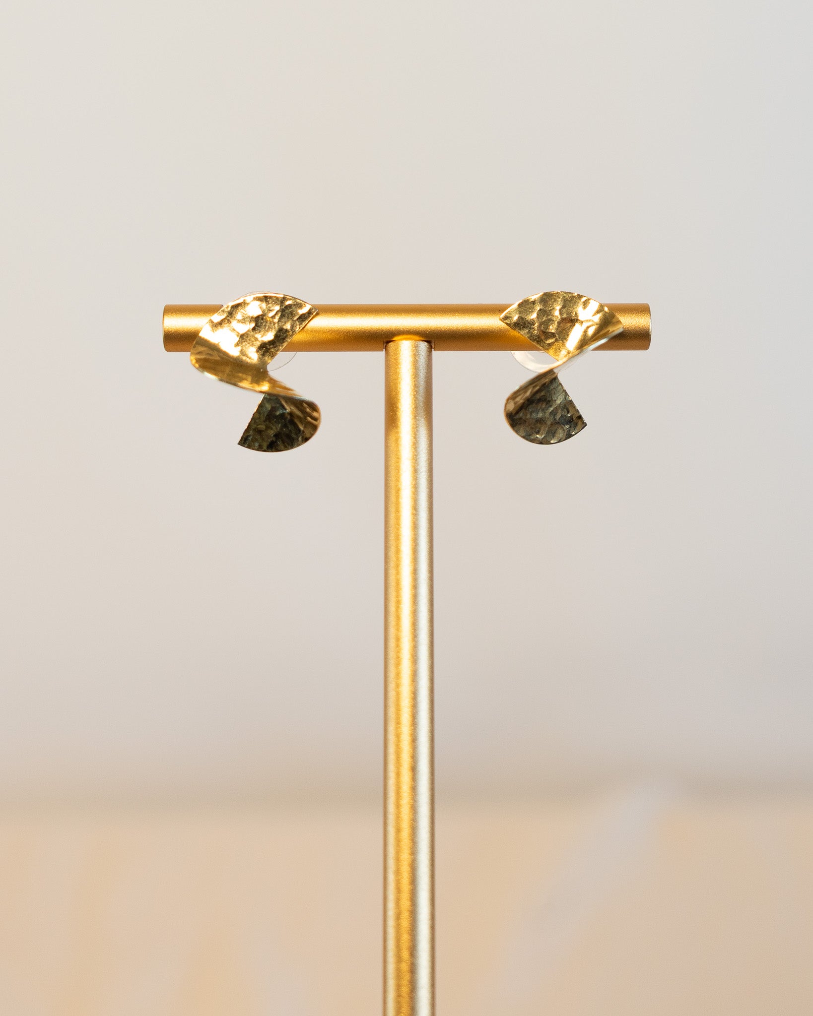 90s Hammered Gold Plated Small Twist Earrings