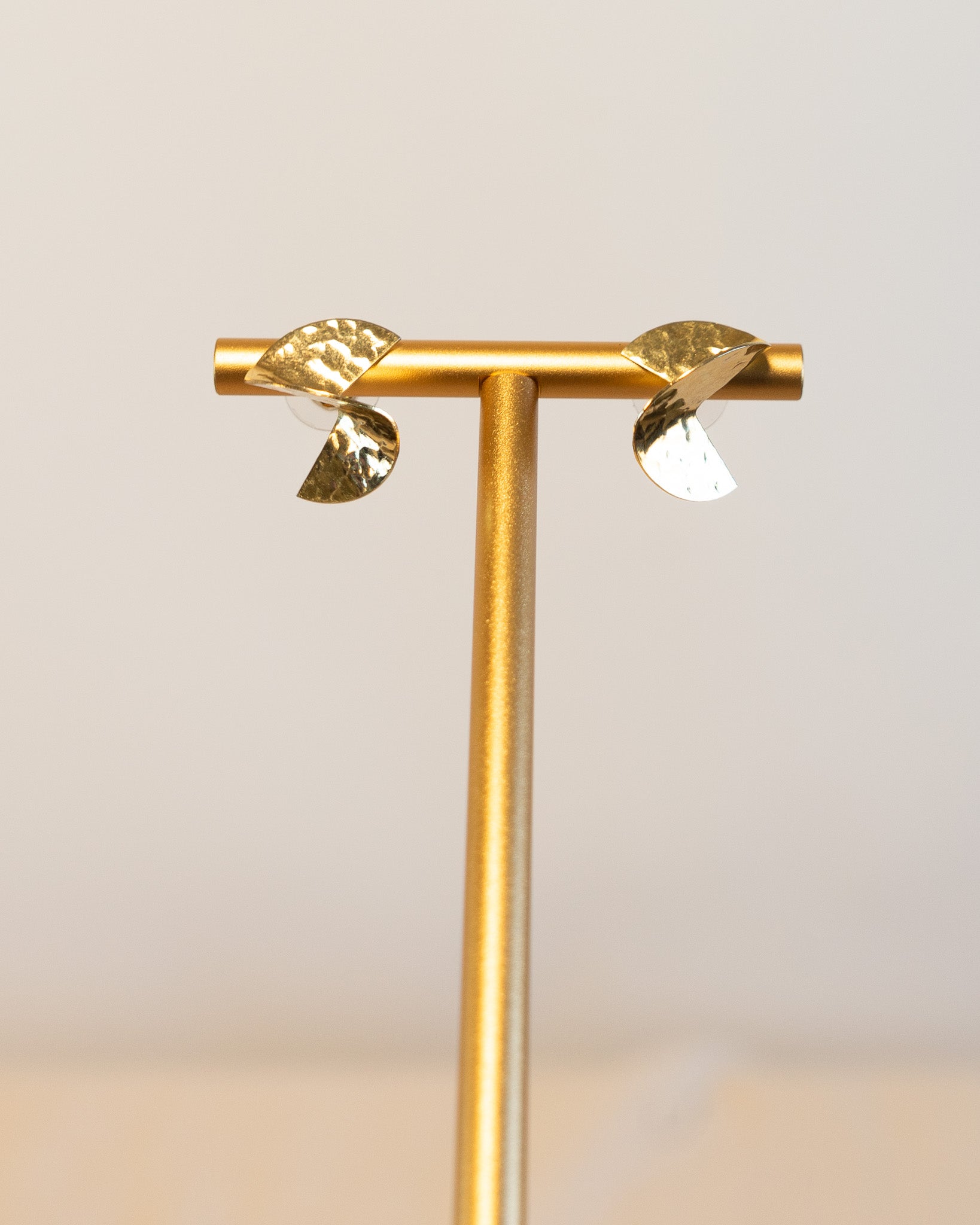 90s Hammered Gold Plated Small Twist Earrings