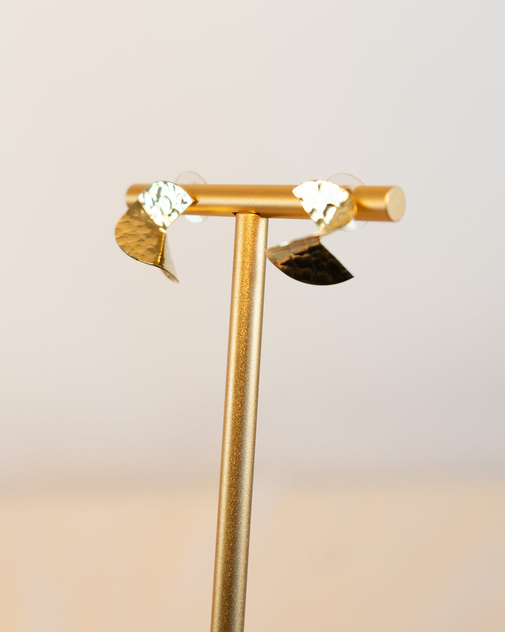 90s Hammered Gold Plated Small Twist Earrings