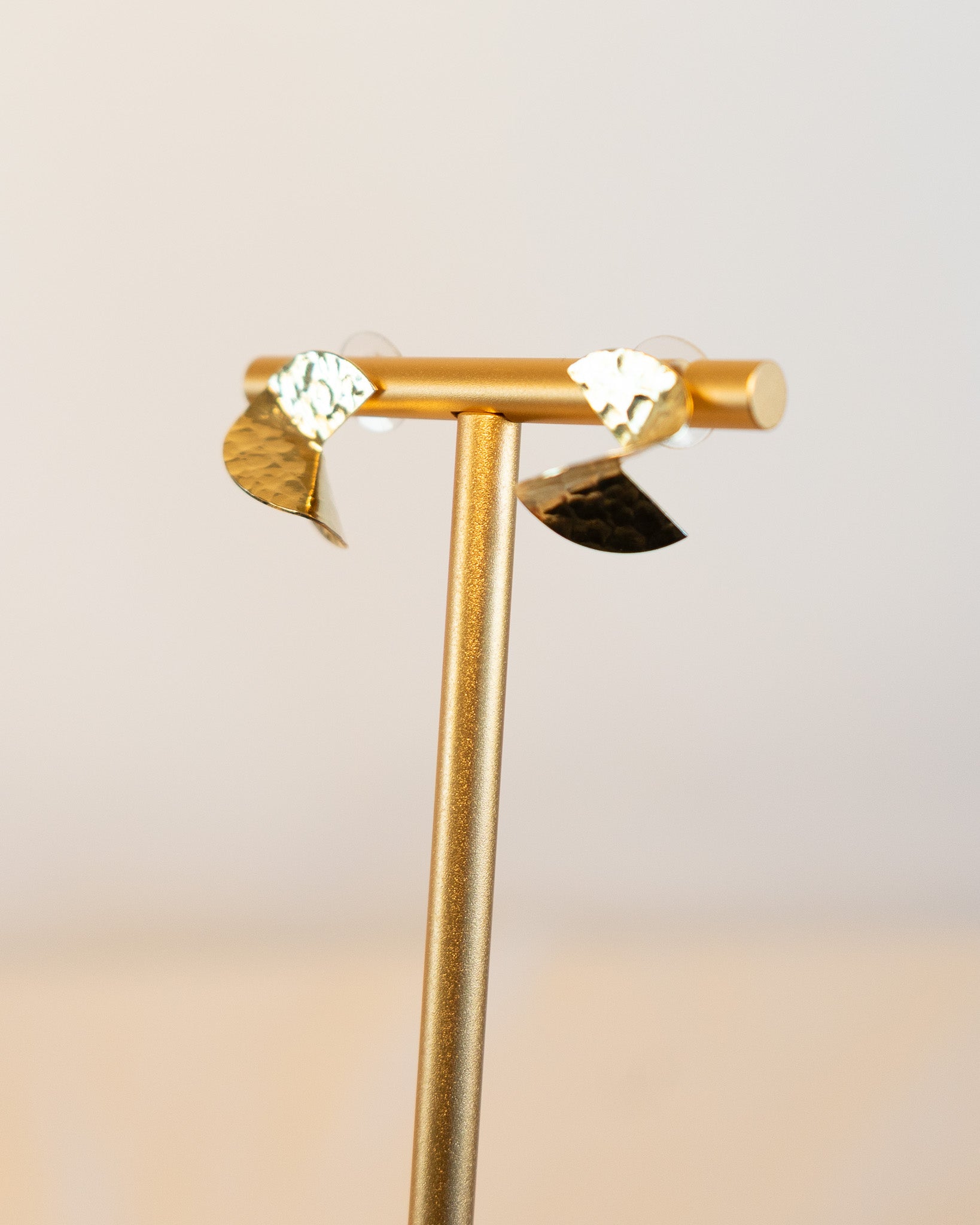 90s Hammered Gold Plated Small Twist Earrings