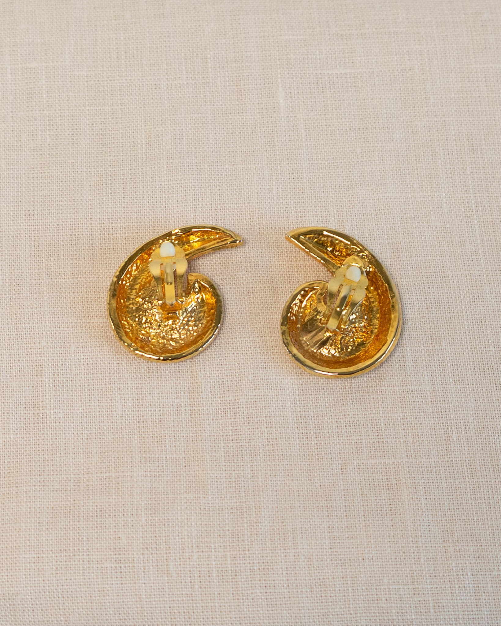 80s Brass Silver Western Book Matched Clip-on Earrings