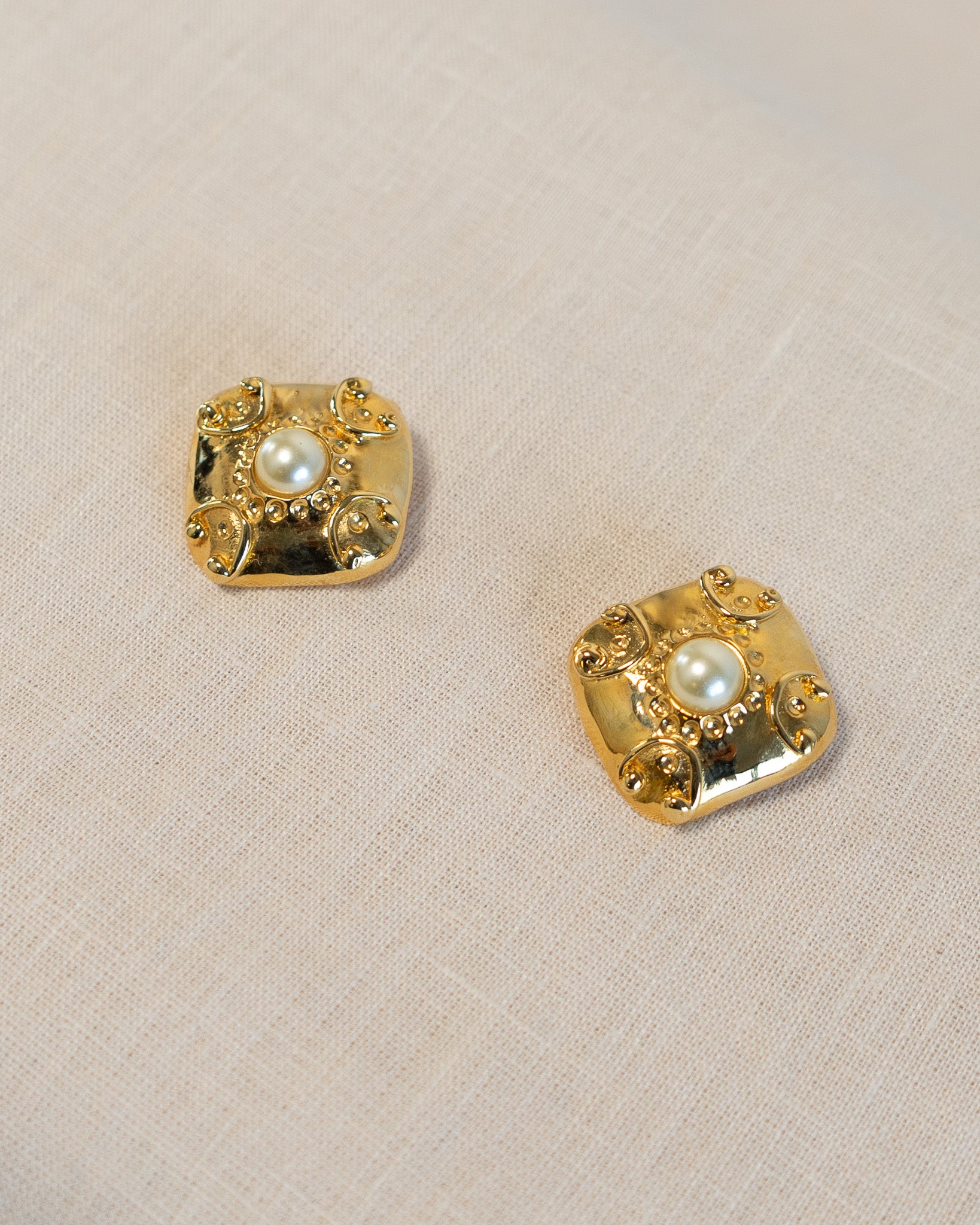 80s Gold Plated Pearl Square Clip-on Earrings
