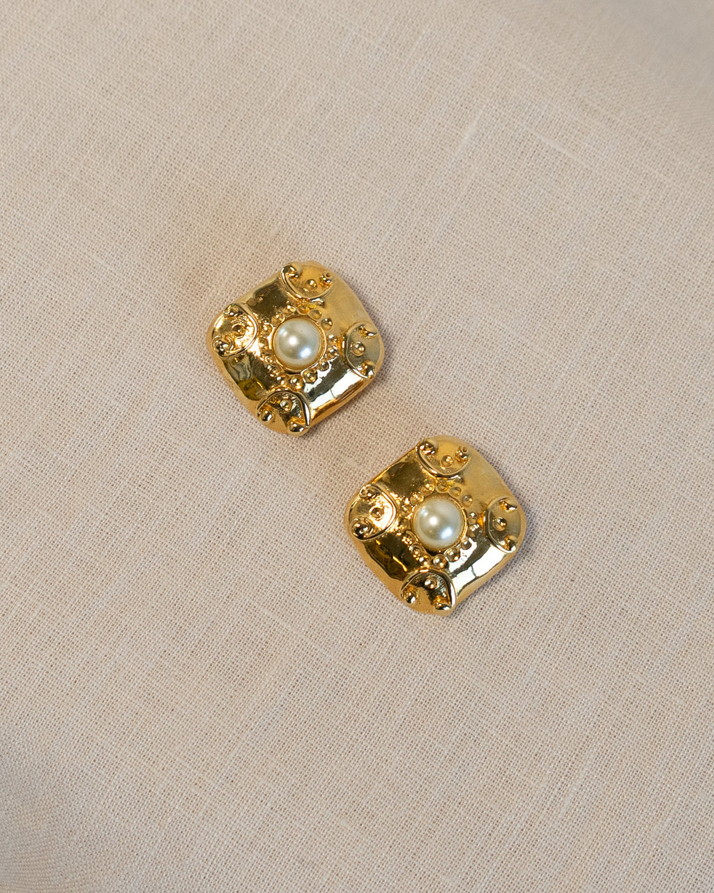 80s Gold Plated Pearl Square Clip-on Earrings