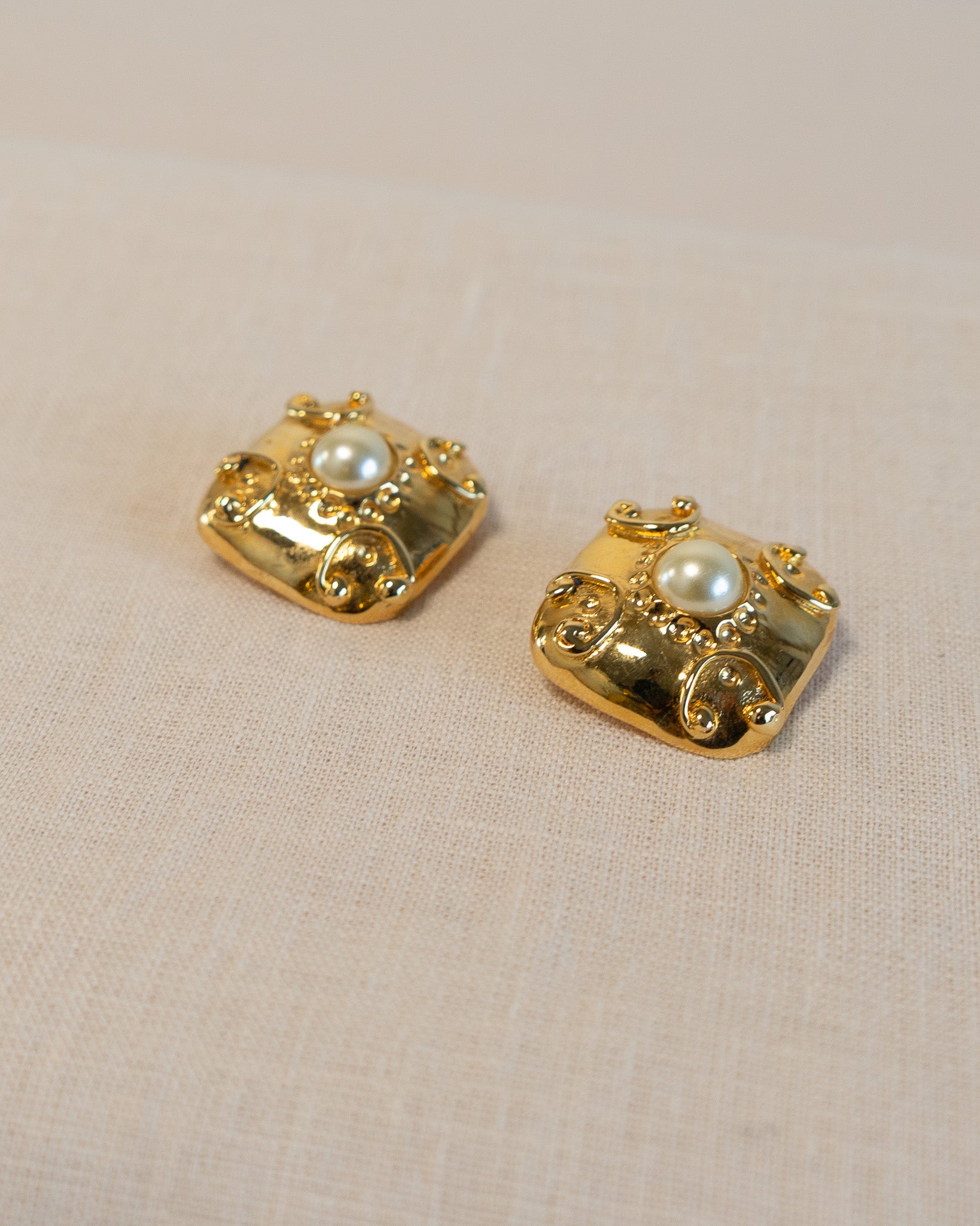 80s Gold Plated Pearl Square Clip-on Earrings