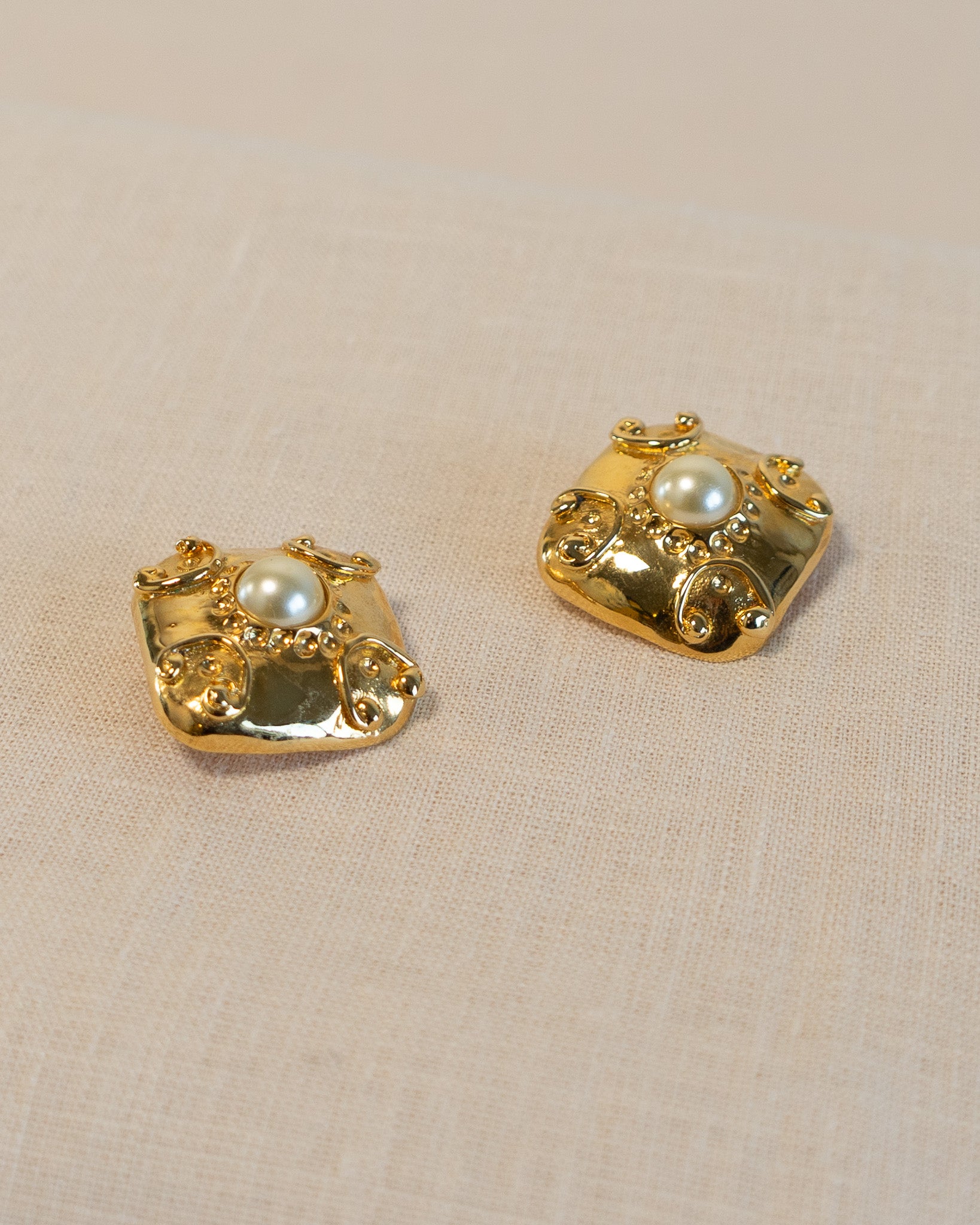 80s Gold Plated Pearl Square Clip-on Earrings