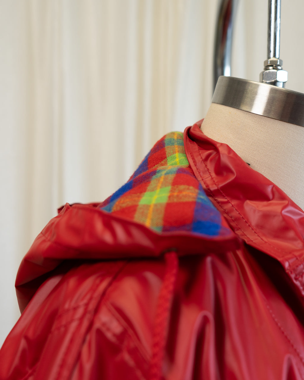 90s Totes Red Nylon Rain Jacket w Plaid Cotton Lining