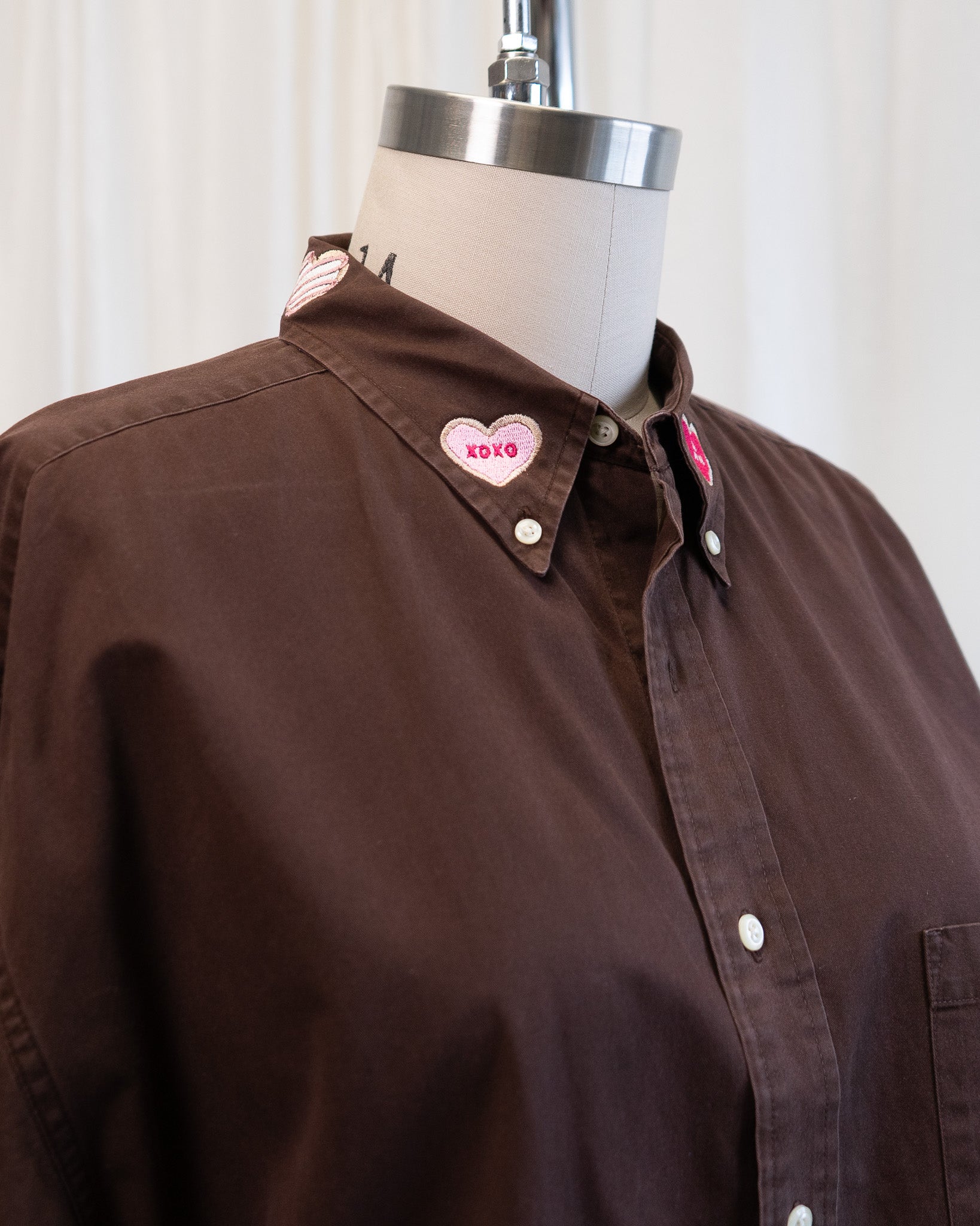 00s "Valentine's Cookie" Embroidered Eddie Bauer Brown Button Down Shirt