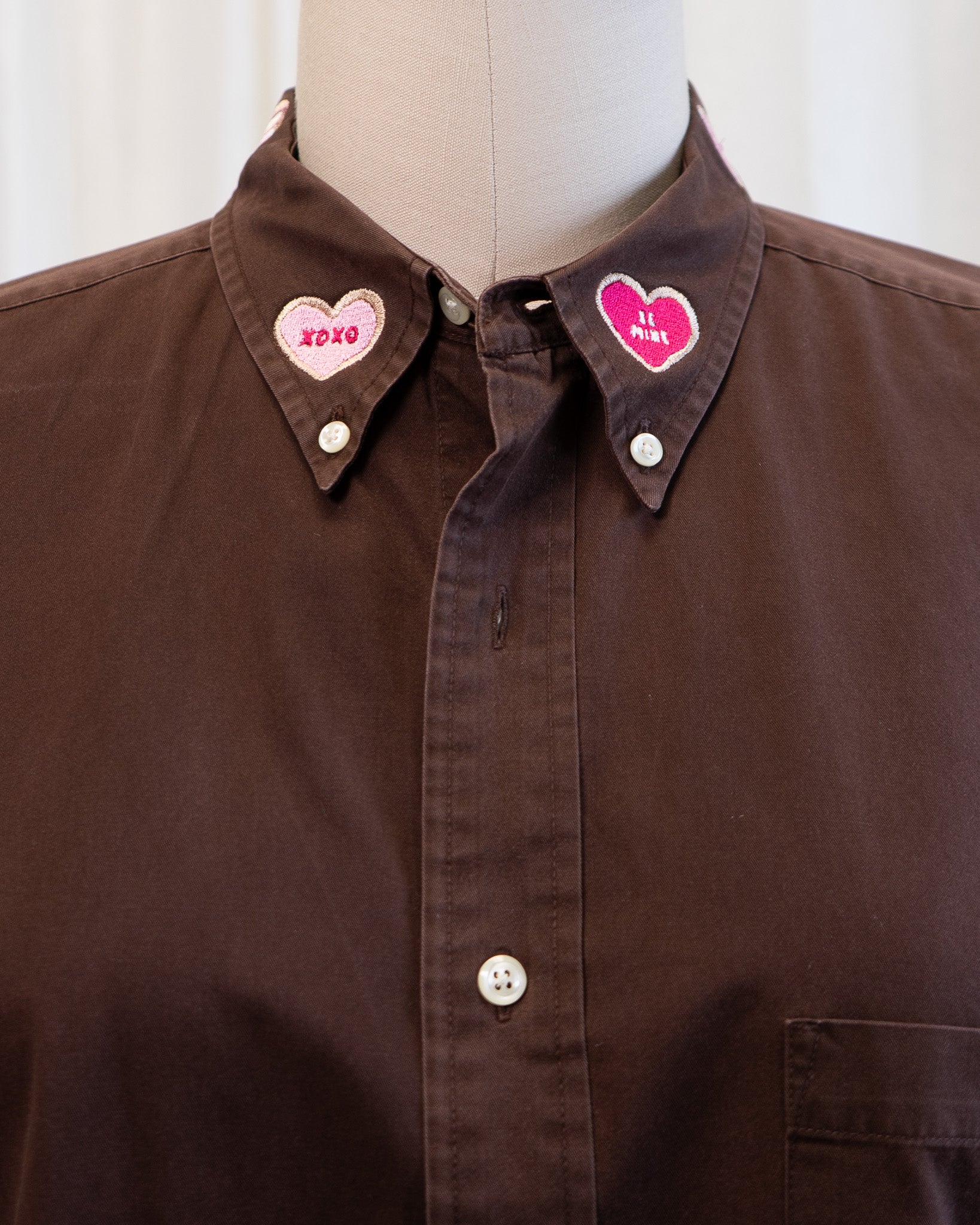 00s "Valentine's Cookie" Embroidered Eddie Bauer Brown Button Down Shirt