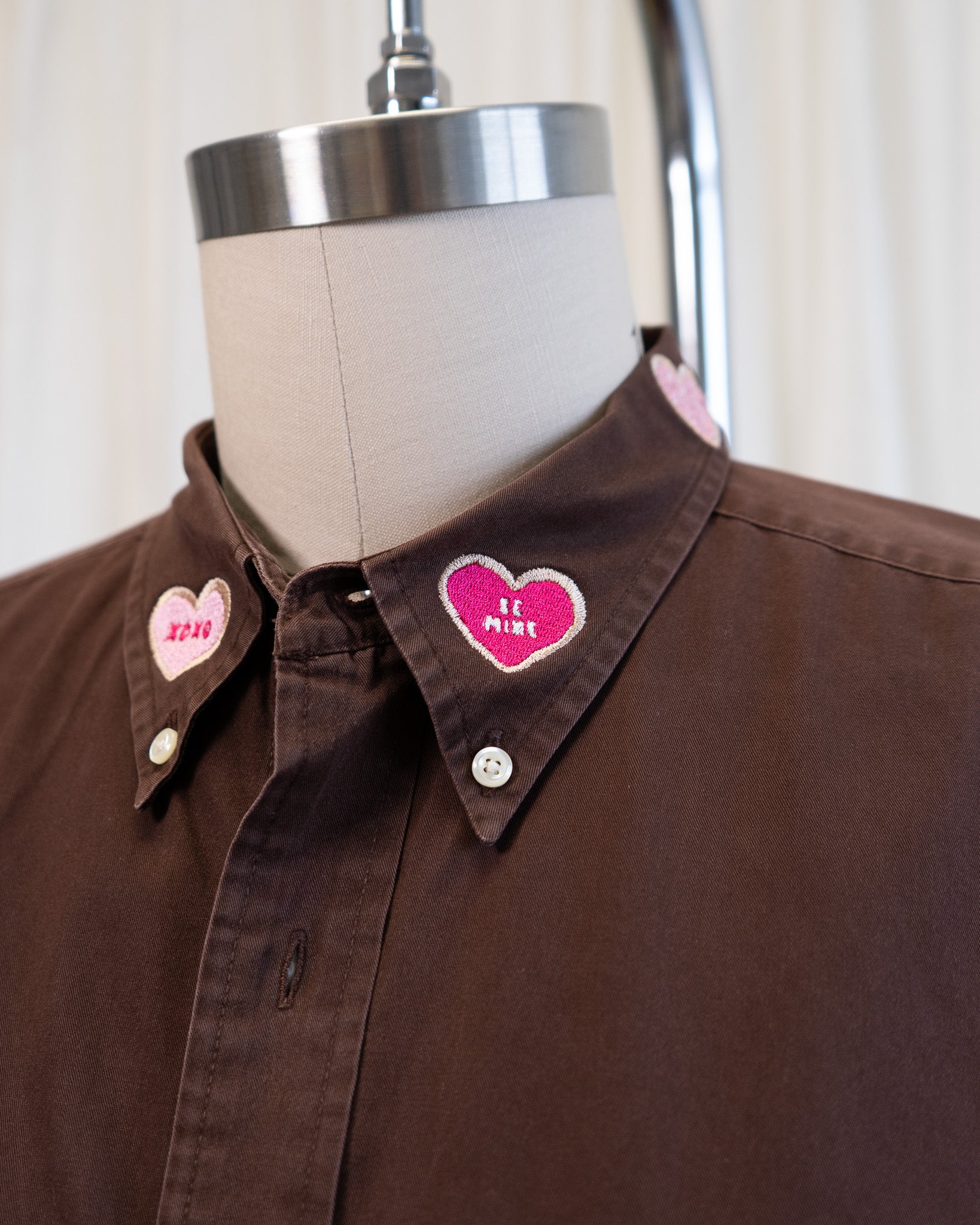00s "Valentine's Cookie" Embroidered Eddie Bauer Brown Button Down Shirt