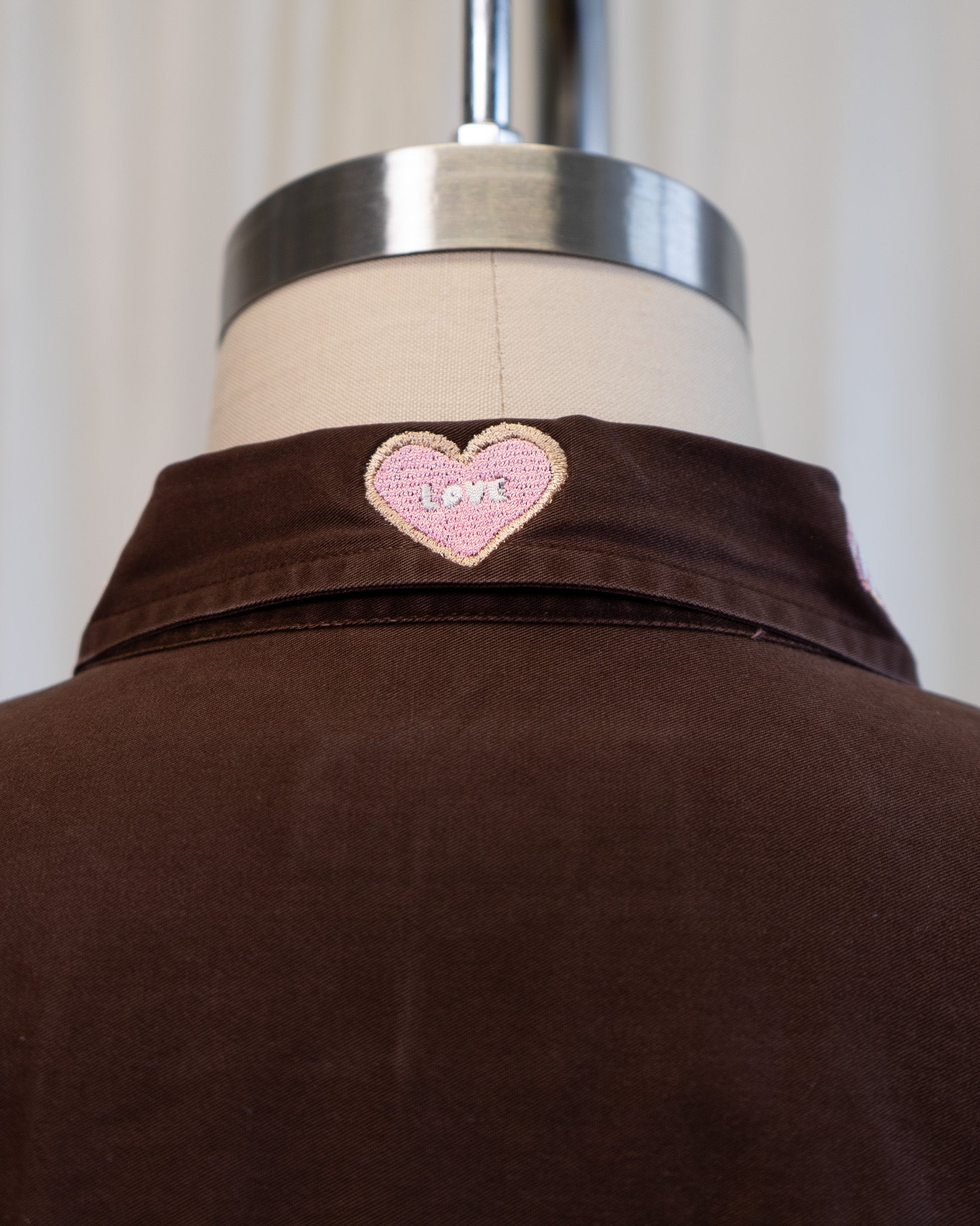 00s "Valentine's Cookie" Embroidered Eddie Bauer Brown Button Down Shirt