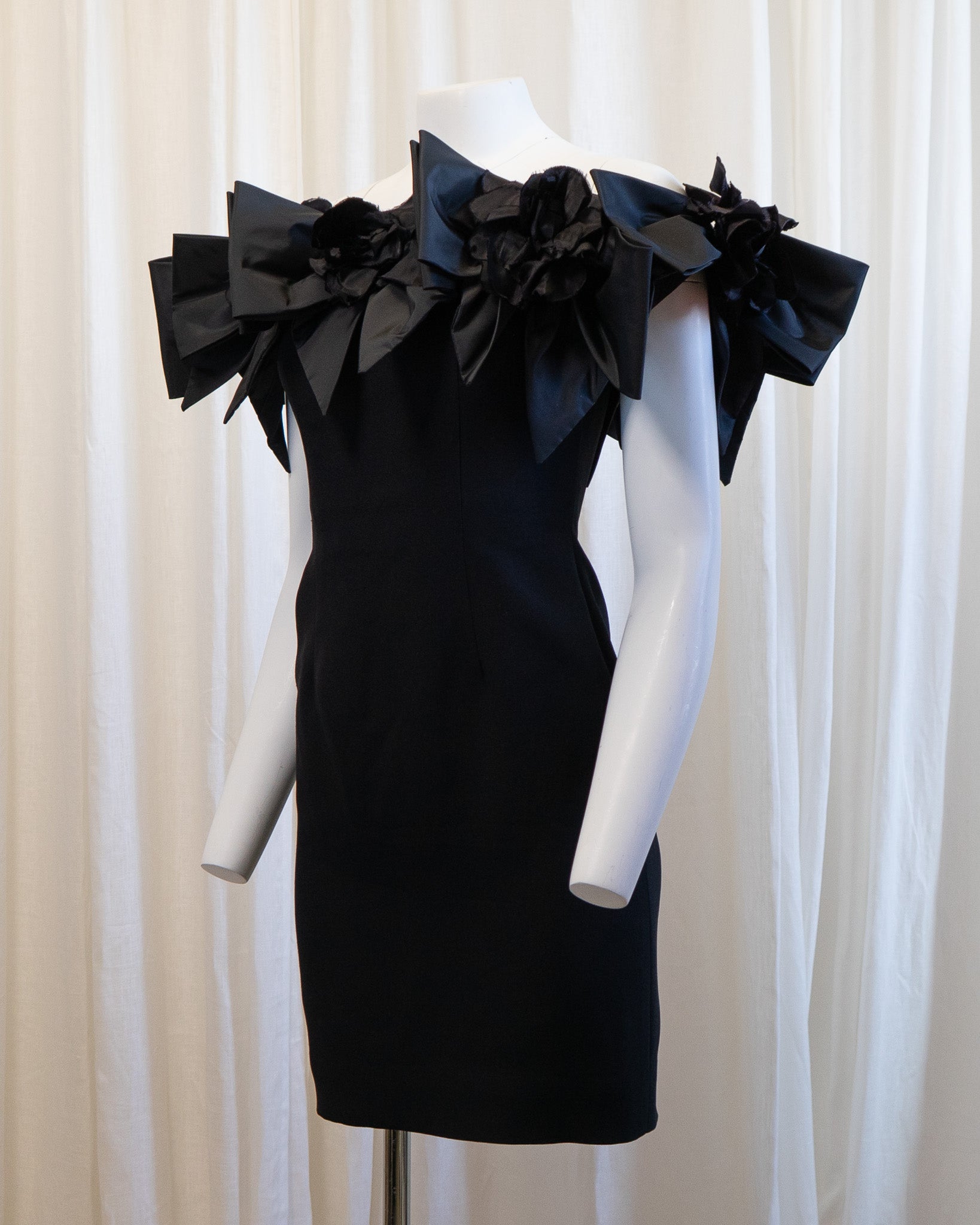 80s Victor Costa Bergdorf Goodman Black Roses & Bows Mini Dress 80s Victor Costa Bergdorf Goodman Black Roses & Bows Mini Dress